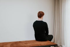 Couchtisch nach Maß, Platte aus altem Suède/Leder auf Eisengestell