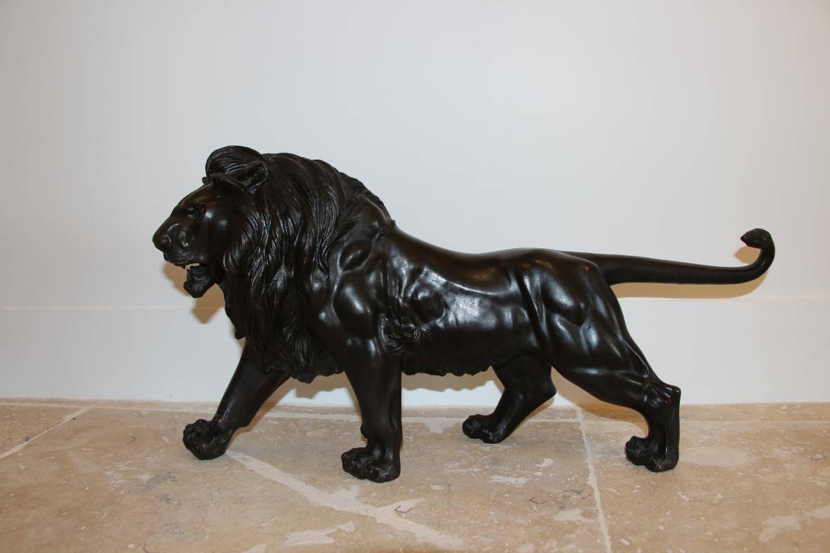 Late 19th Century Bronze Represent a Lion Japan In Excellent Condition For Sale In Paris, FR