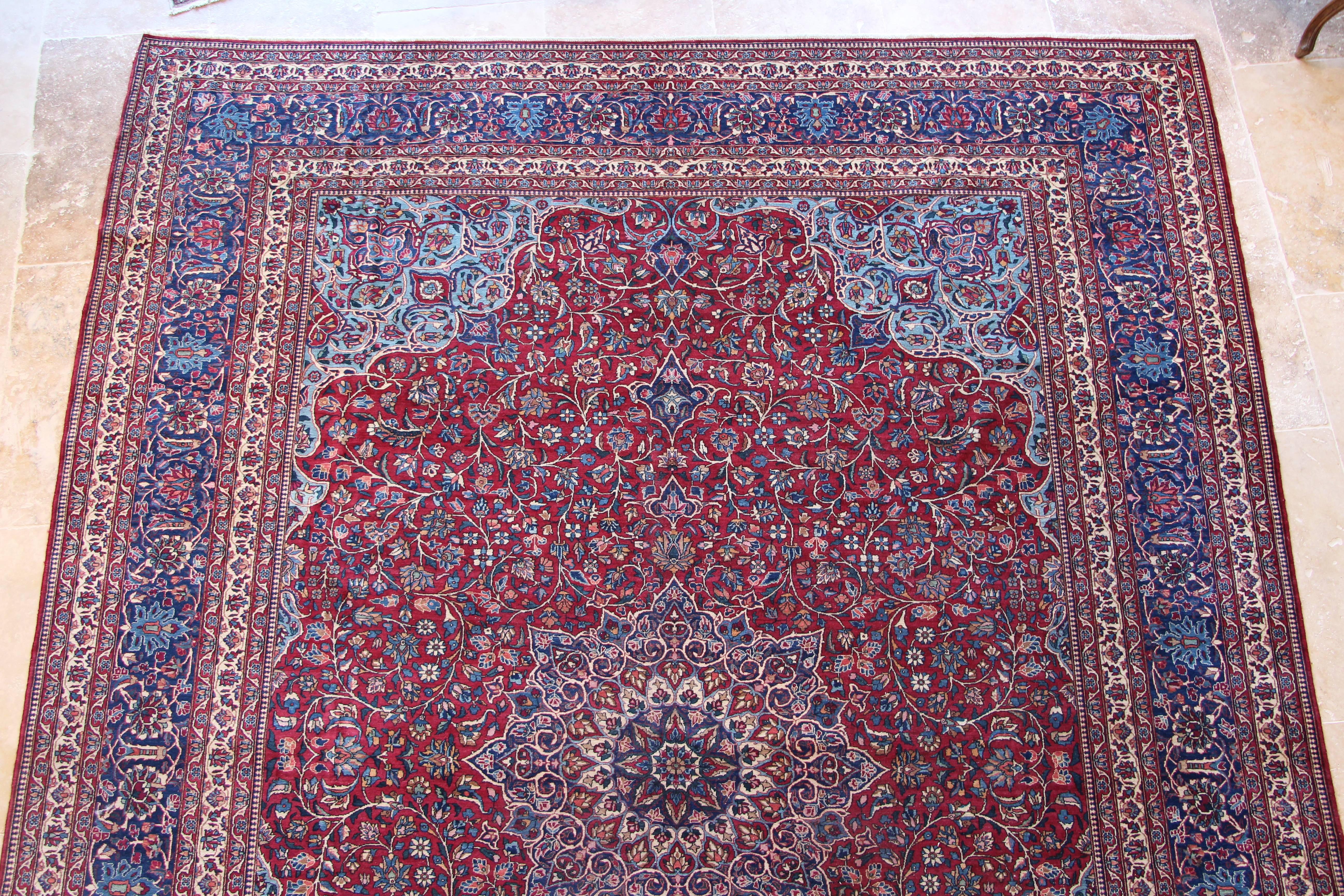 Early 20th Century Ispahan Rug, Imperial Workshop of Shah, circa 1920, Iran In Excellent Condition For Sale In Paris, FR