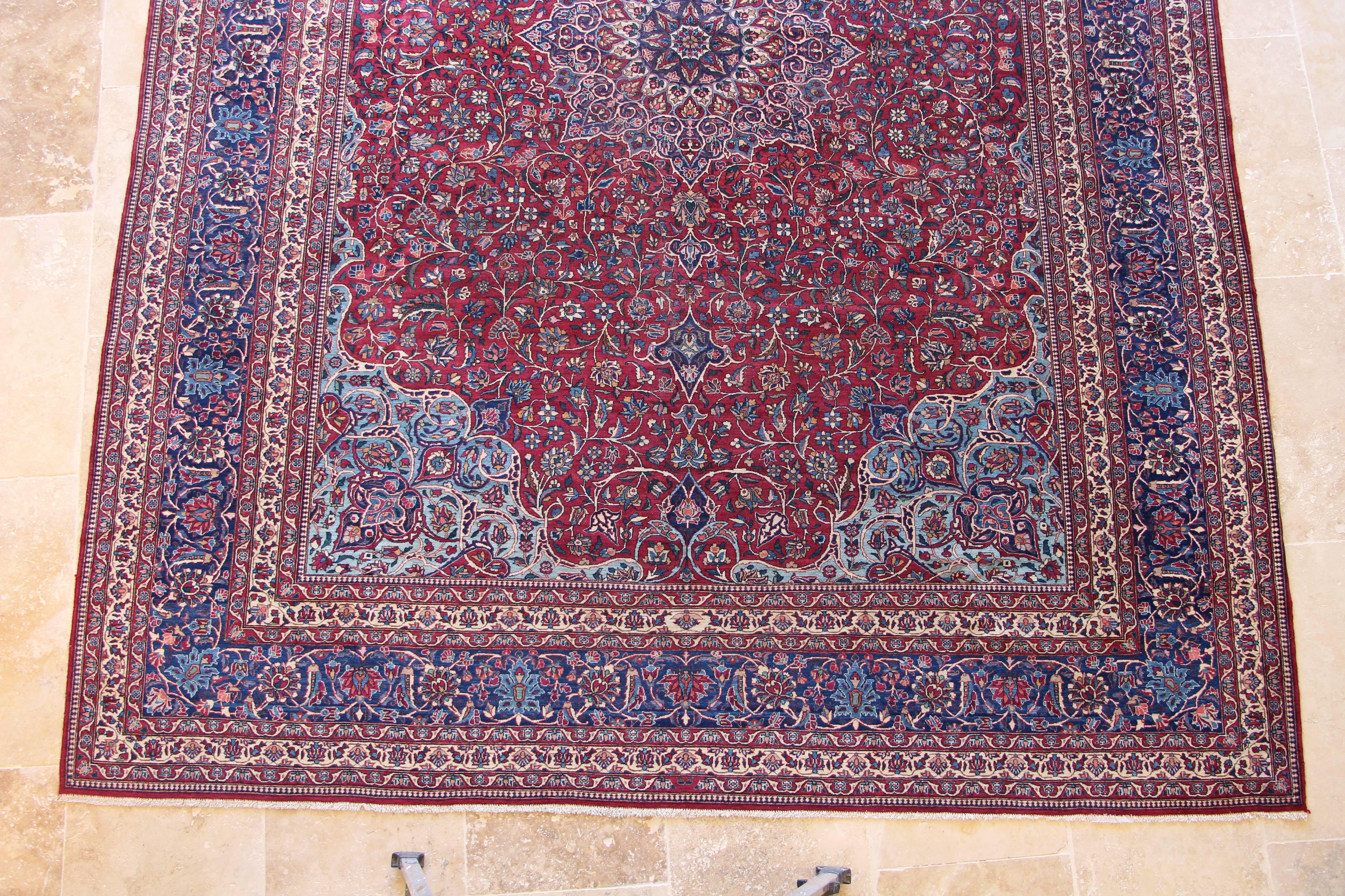 Early 20th Century Ispahan Rug, Imperial Workshop of Shah, circa 1920, Iran For Sale 1