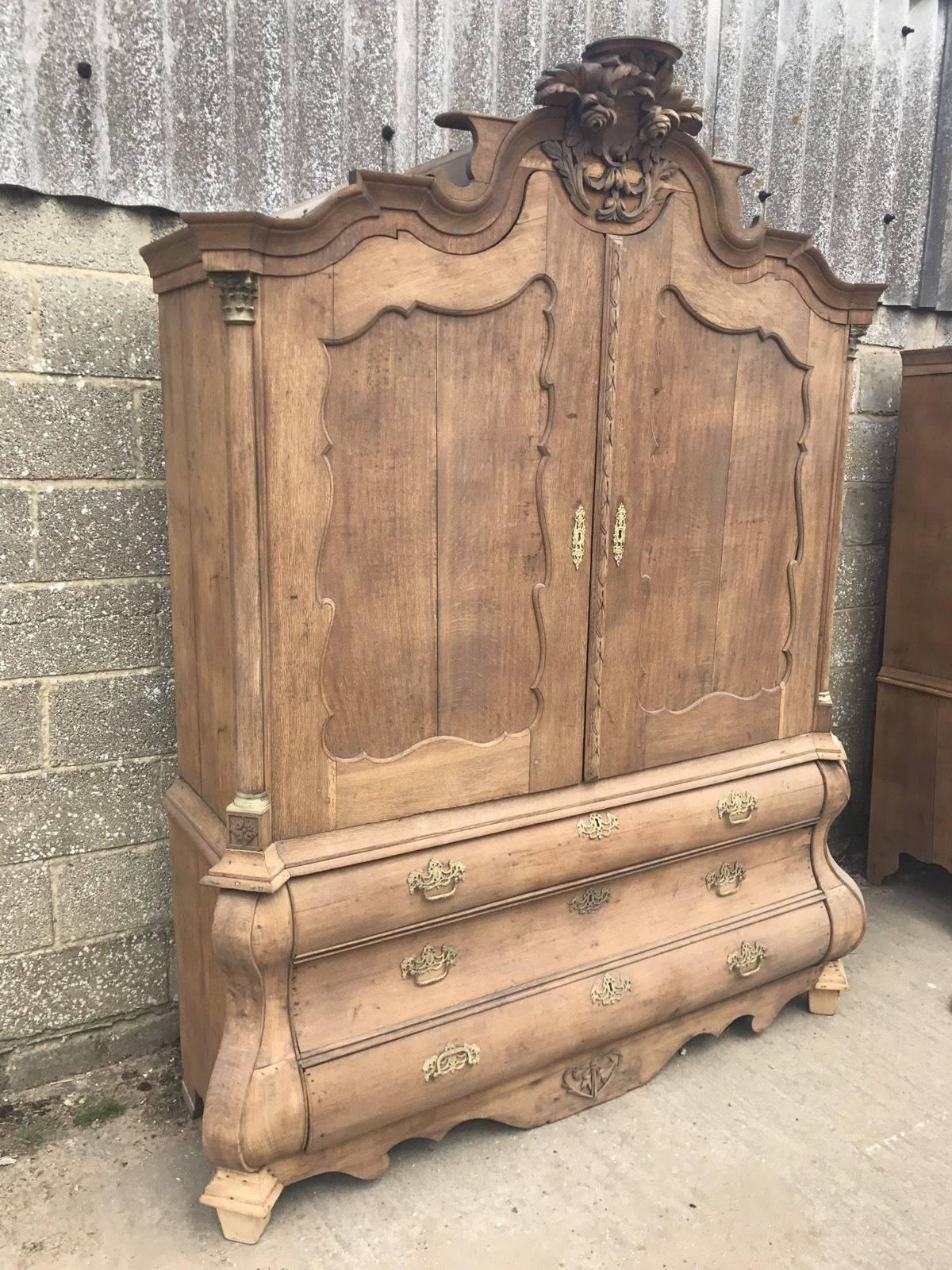 Here we have a stunning French linen press or armoire. It's been stripped back to its original wood and has fabulous patina from over the centuries. Dated circa 1780s.

Dismantled for ease of transportation. Price includes putting together at your