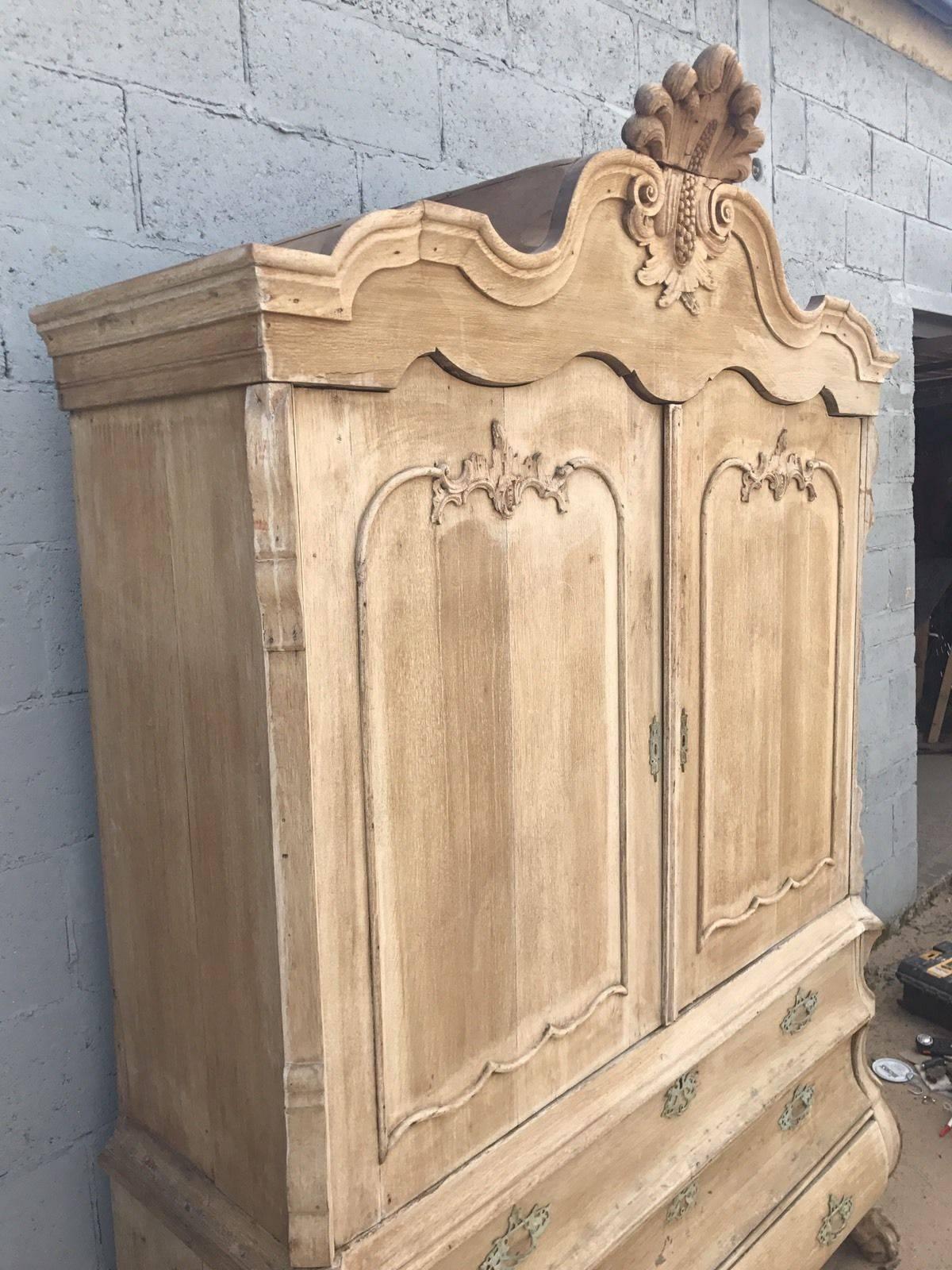 Antique French Solid Oak French Armoire or Linen Press In Distressed Condition In Lingfield, West Sussex