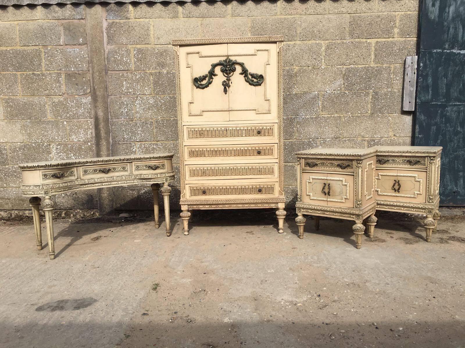 This is a beautiful and original, French tallboy, chest of drawers. Original paint and floral paintwork.

  

Dimensions: 89cm wide, 160cm tall, 48cm deep

   

  