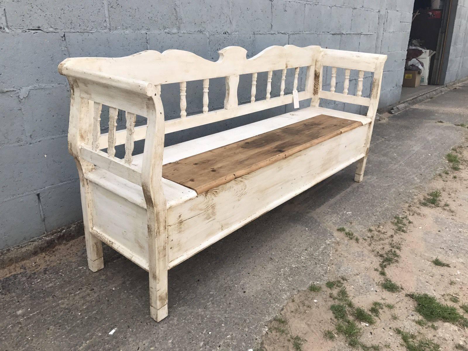 Here we have a lovely oak/pine settle. Great storage space and perfect for a hallway. Can even be used outside! (We have one in our garden).

Dimensions- 195cm long, 97cm tall, 51cm deep

Call for more details.

See my other ads for more