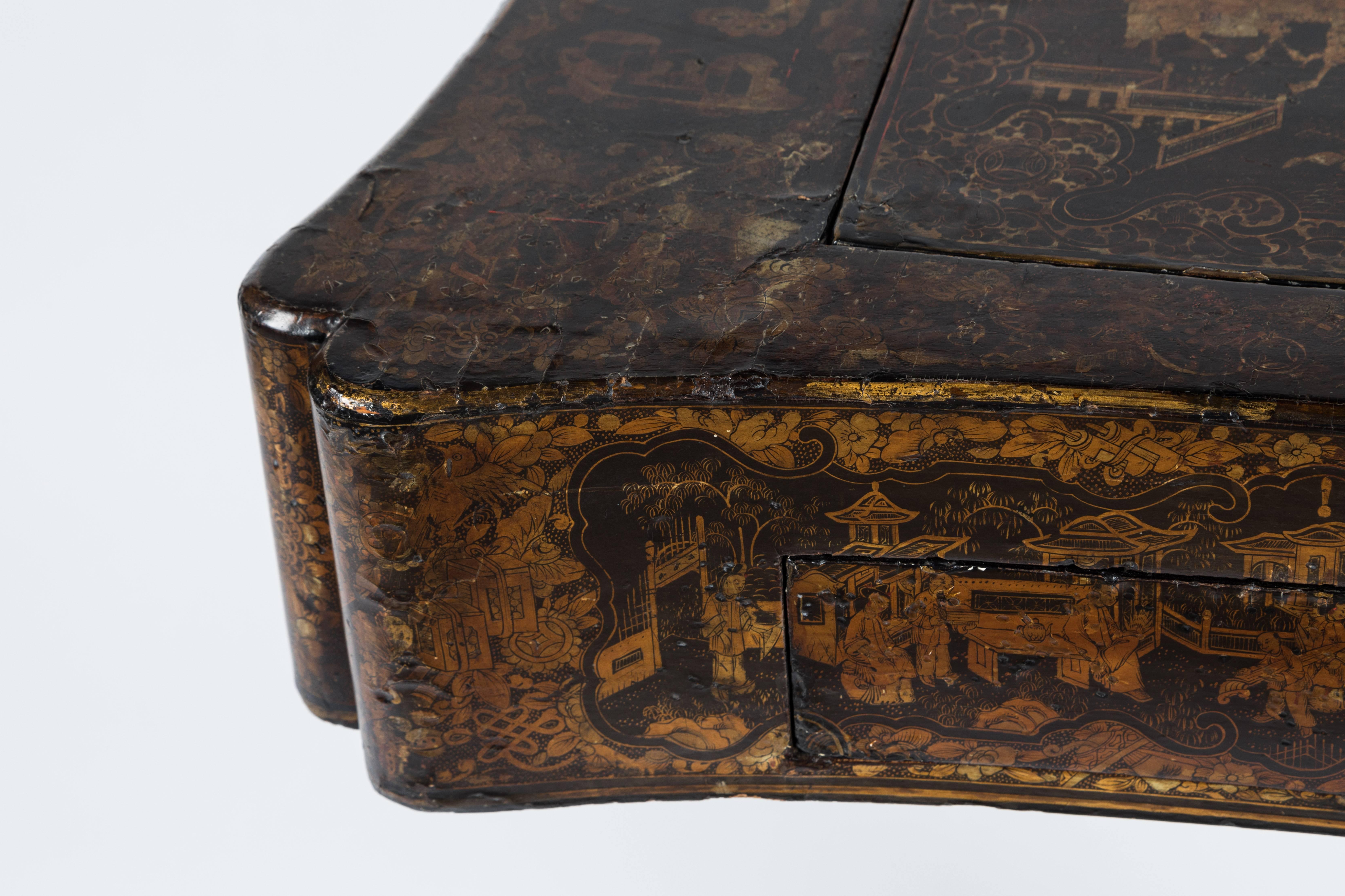 Lacquered 19th Century Regency Chinoiserie End Table