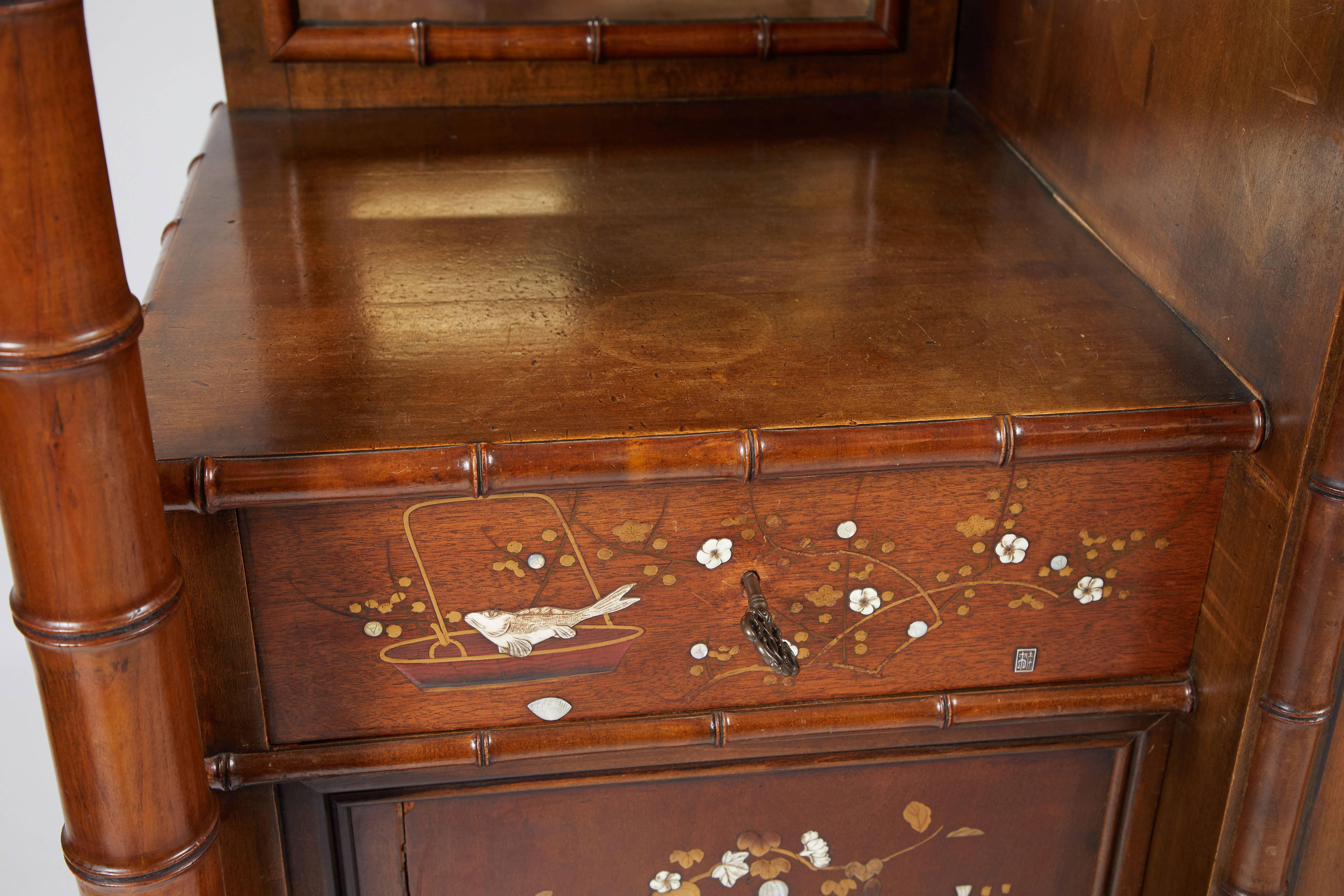 Américain Armoire en faux bambou en vente