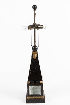 Paar Obeliskenlampen im Hollywood-Regency-Stil