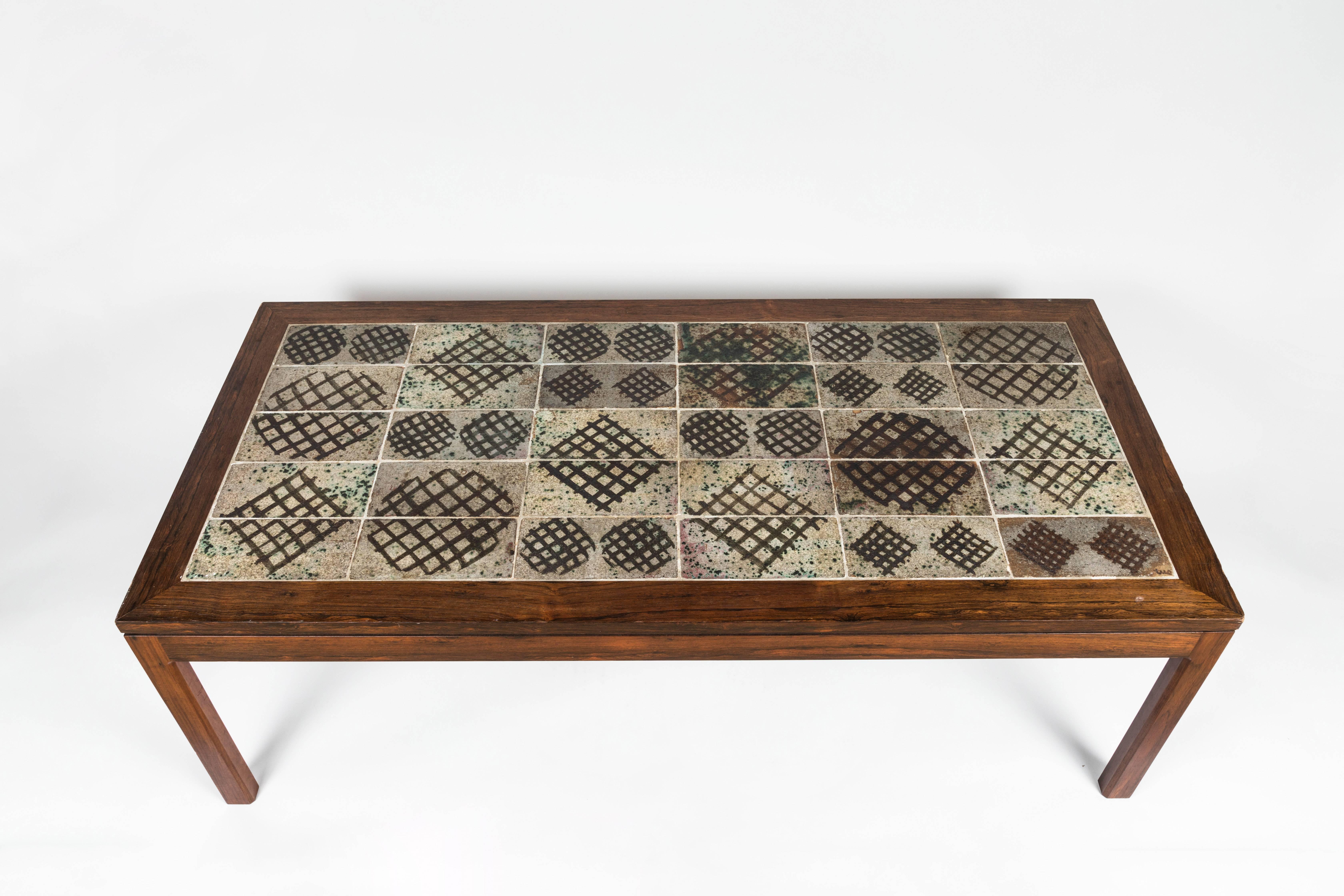 Table basse à plateau en carreaux de faïence en vente 1