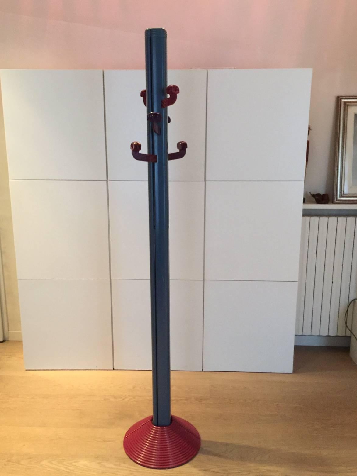 Amazing Giancarlo Piretti design "Dilemma" coat rack and ladder, 1984 for Castilla , Bologna Italy. Perfect conditions. H. 198 cm; D. 40 cm; as ladder: H. 186.5 x 69 x 90 cm.