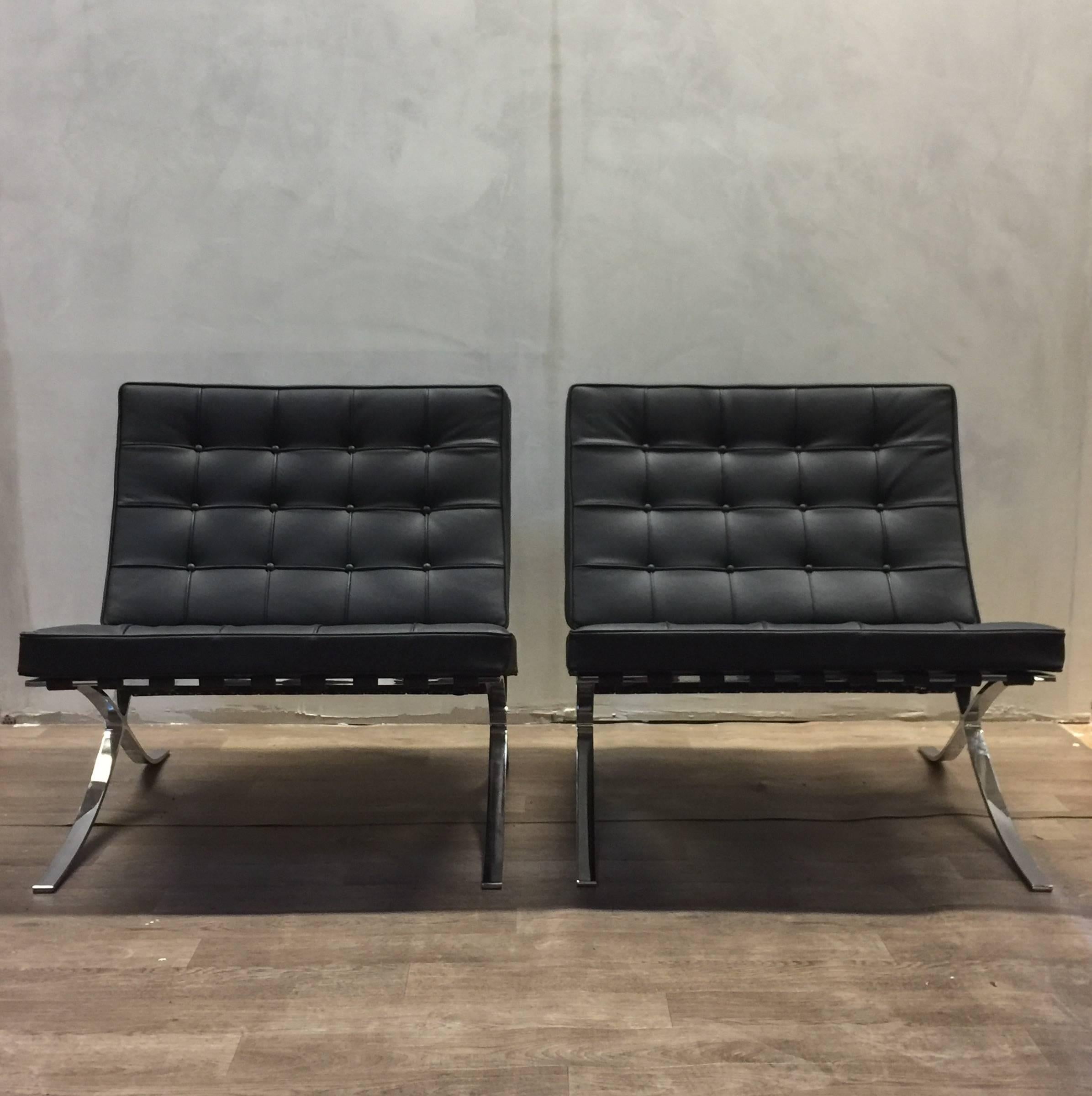 Pair of iconic Barcelona chairs design by Mies van der Rohe in 1929, Knoll edition. Perfect conditions.