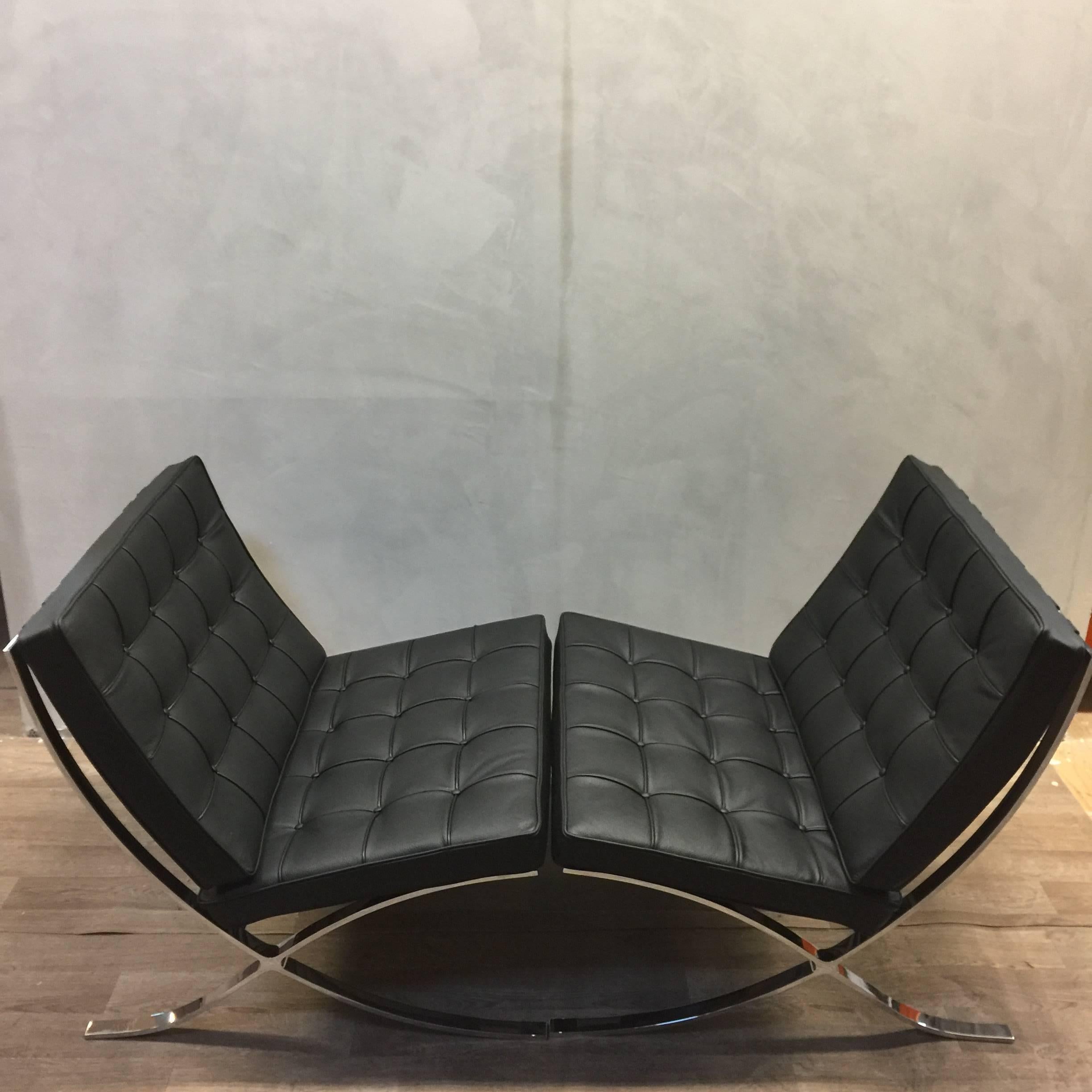 Mid-Century Modern Pair of Ludwig Mies van der Rohe Barcelona Chairs, Knoll Edition