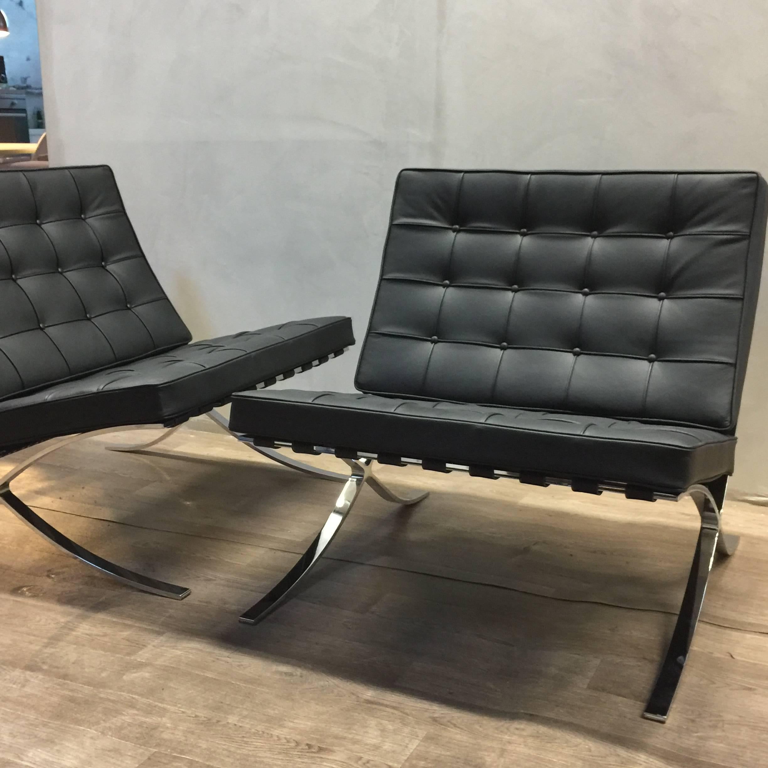 Pair of Ludwig Mies van der Rohe Barcelona Chairs, Knoll Edition In Excellent Condition In Padova, IT