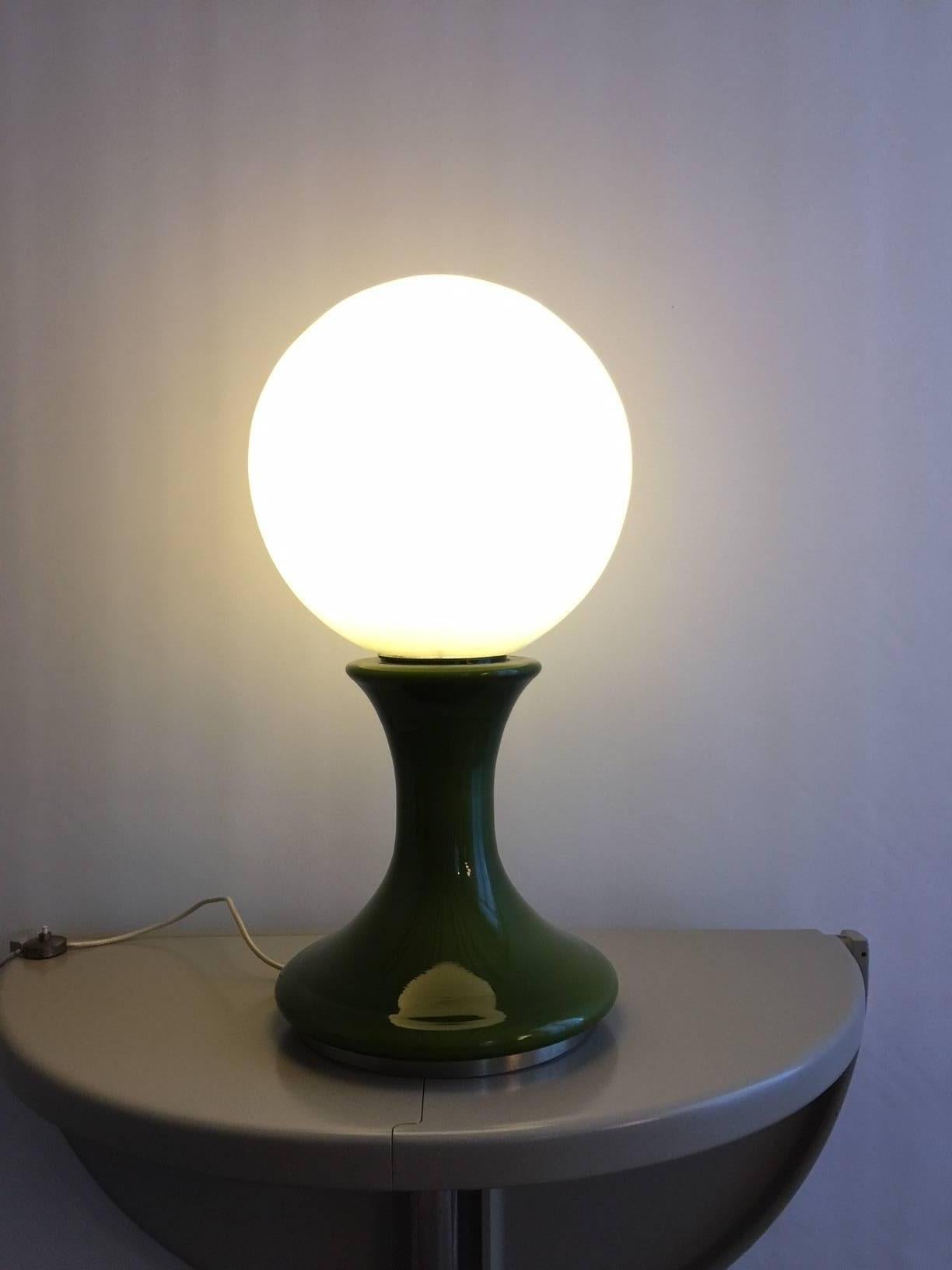 Big Murano table lamp made by two blown glass elements, the green base and the white bulb have two separate lights or can be switched together. The green glass element stands on a round chrome steel base.