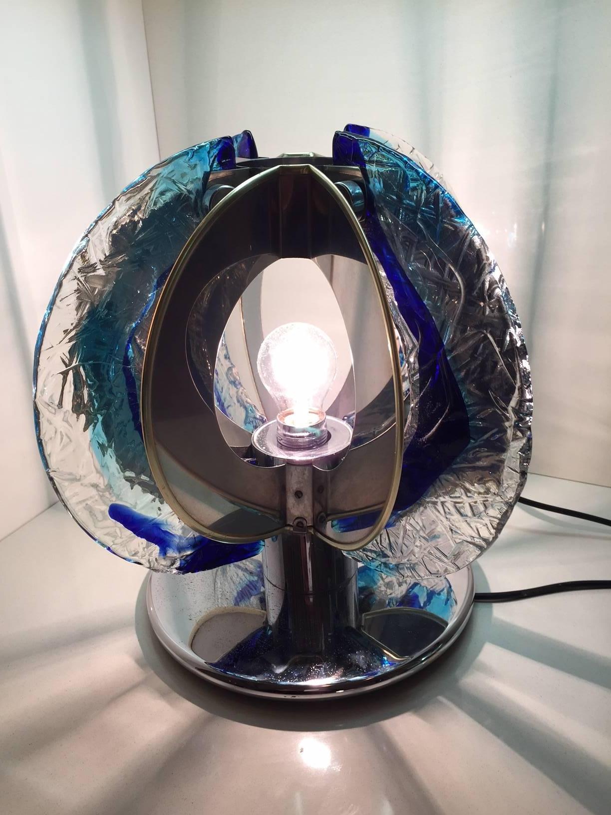 Wonderful table lamp designed by Angelo Brotto for Esperia in 1976. Textured clear glass petals with irregular cobalt blue streaks running through them. A complex chromed metal structure supports the four glass petals. True work of art lamp that
