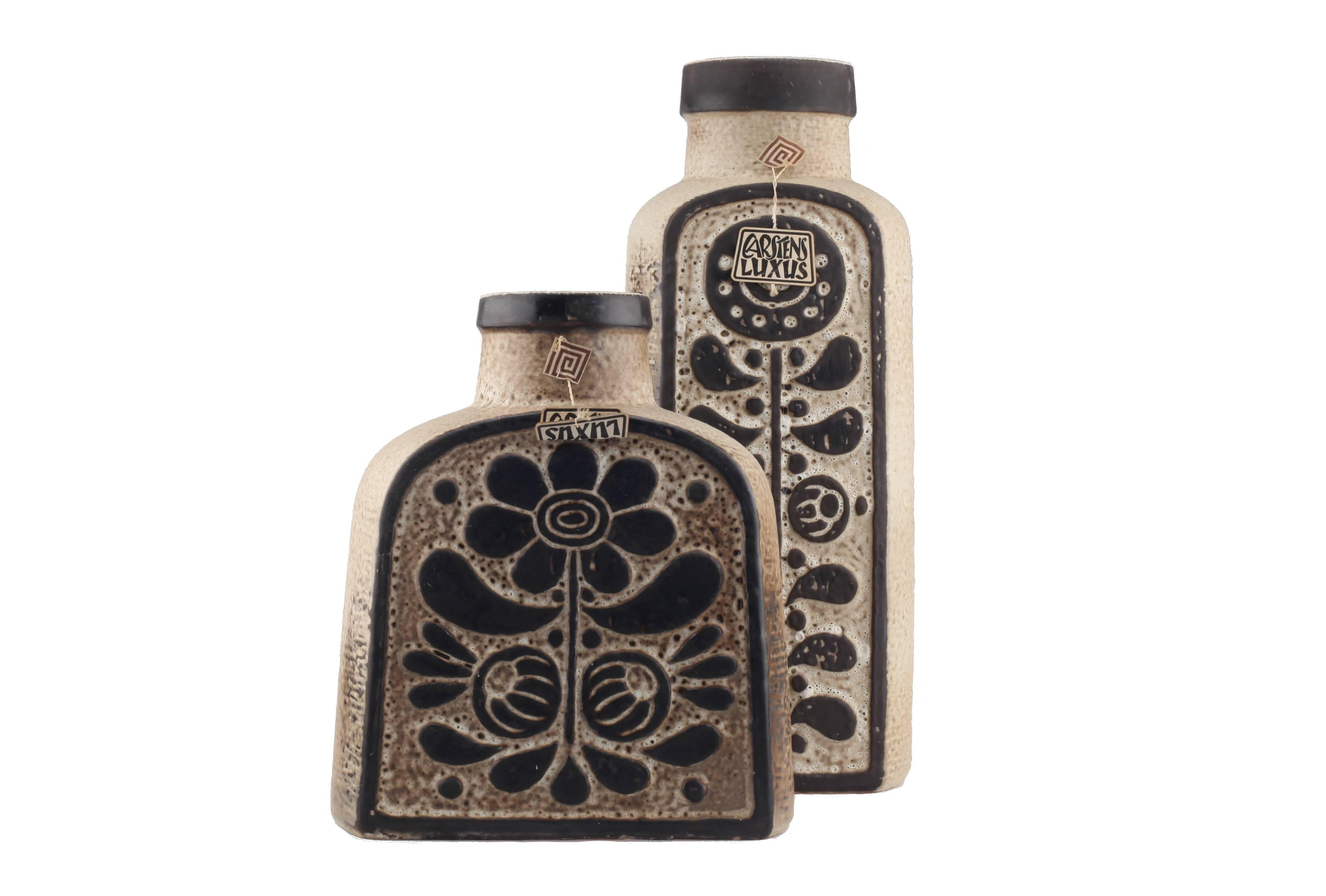 Mid-Century ceramic vases created by Carstens Tönnieshof West Germany. It was part of their Luxus series designed by Dieter Peter and features a striking fat lava glaze in shades of brown and stone.
Both sides of the vase have been decorated with a