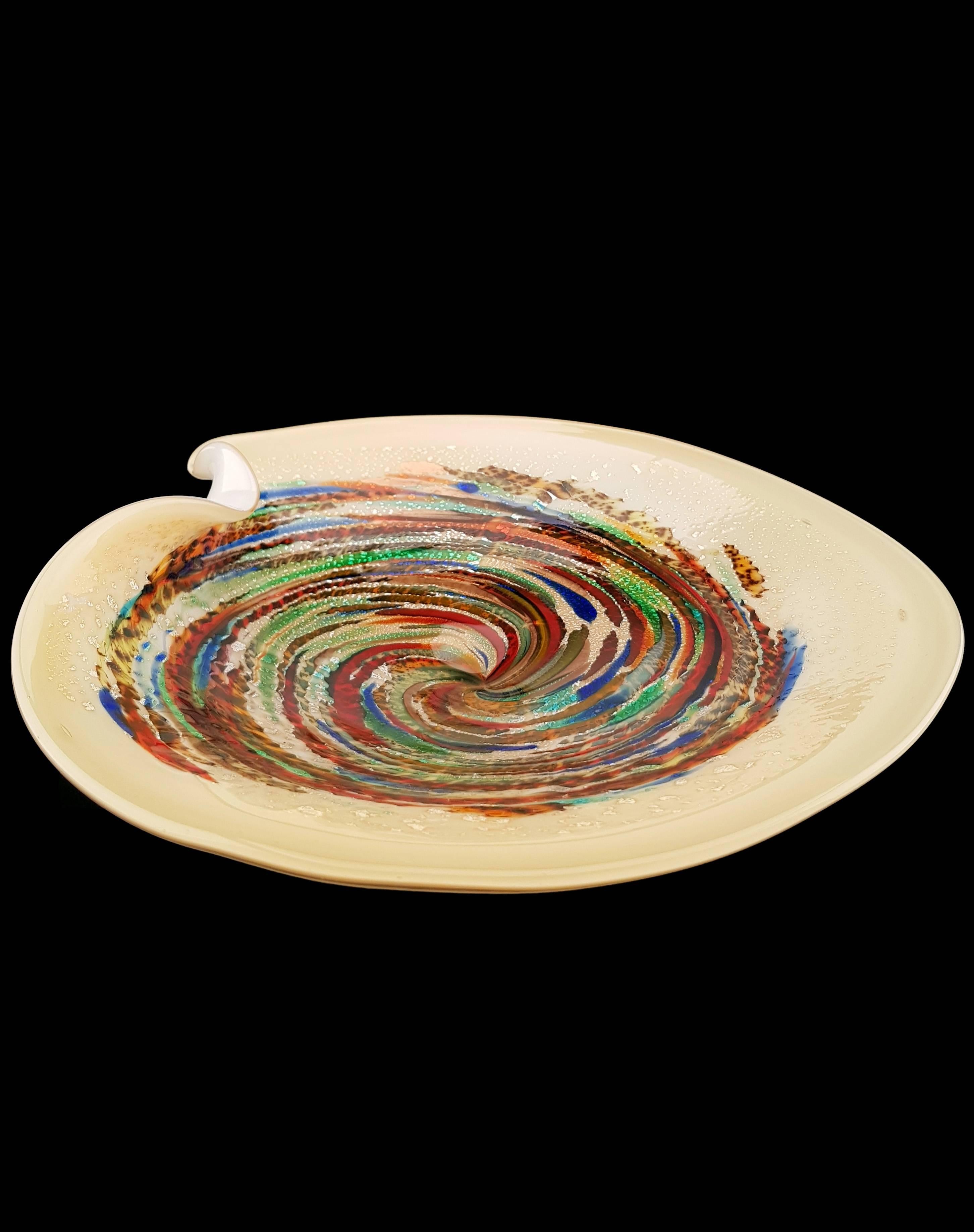 Murano Italy Avem Tutti Fruti Zanfirico Latticino large art glass bowl design Dino Martens..

Measures: Height 7 cm / 2.8 inch, 
Diameter 29.5 cm / 11.6 inch.

It is in an very good condition. (Please do not hesitate to request additional