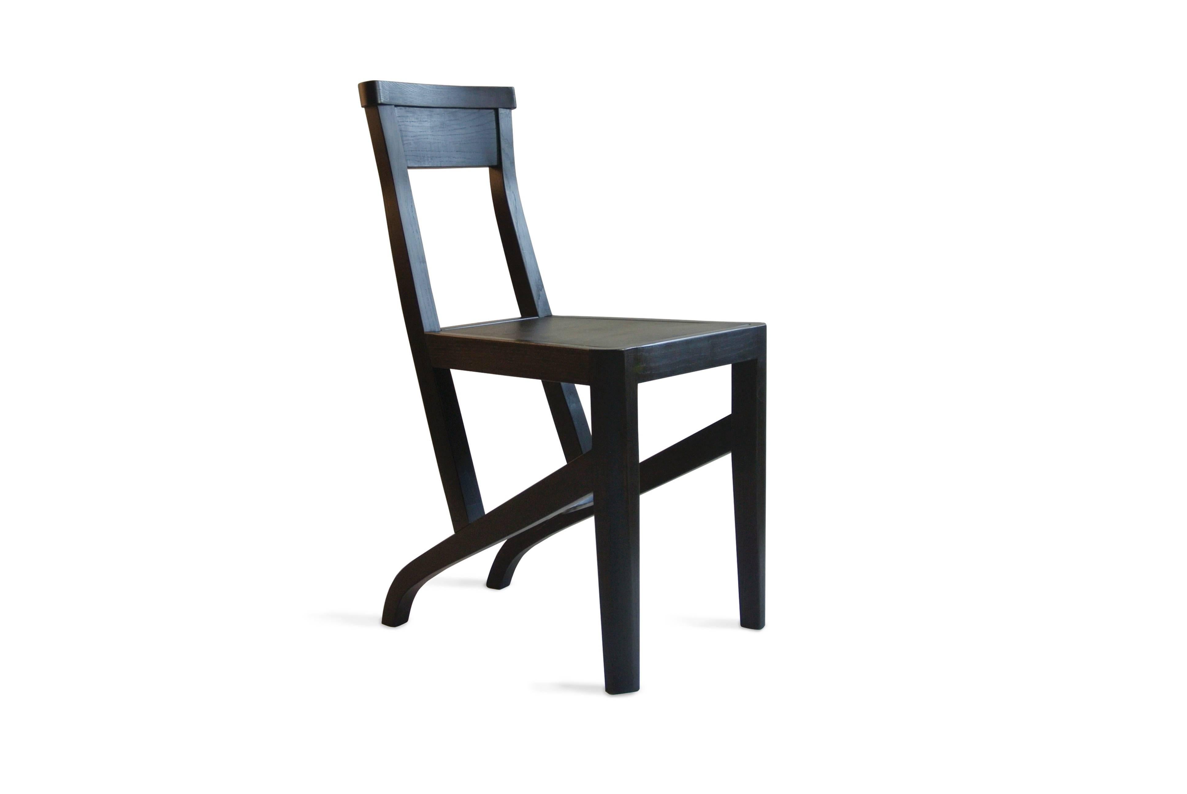This second, simpler version of the distinctive Potentino chair complements the range. With a lower back and smoother details, it is perfect for both restaurants and home dining. Its simplicity succeeds in combining comfort with a modern outline