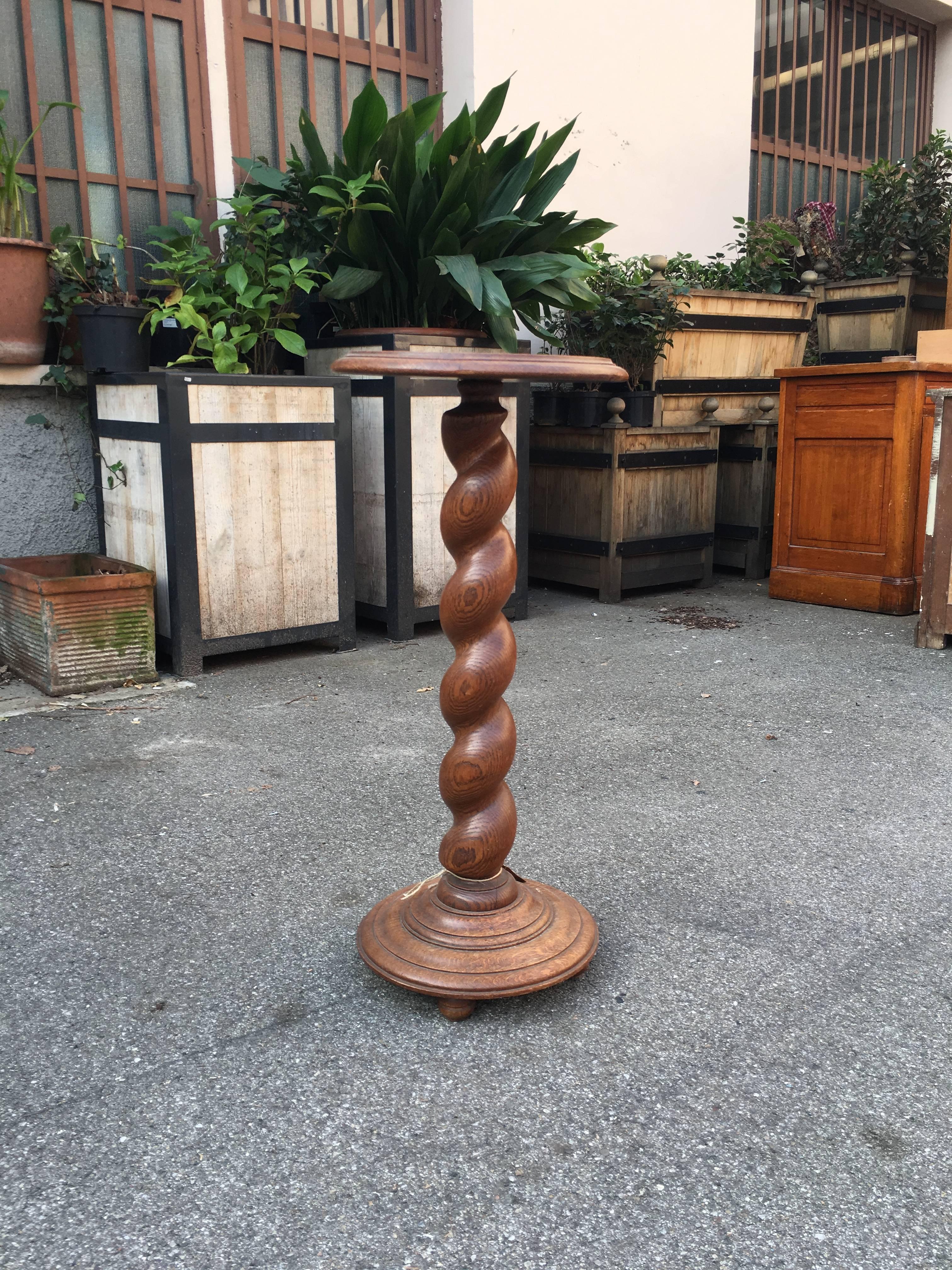Oak wood pedestal with one turned leg