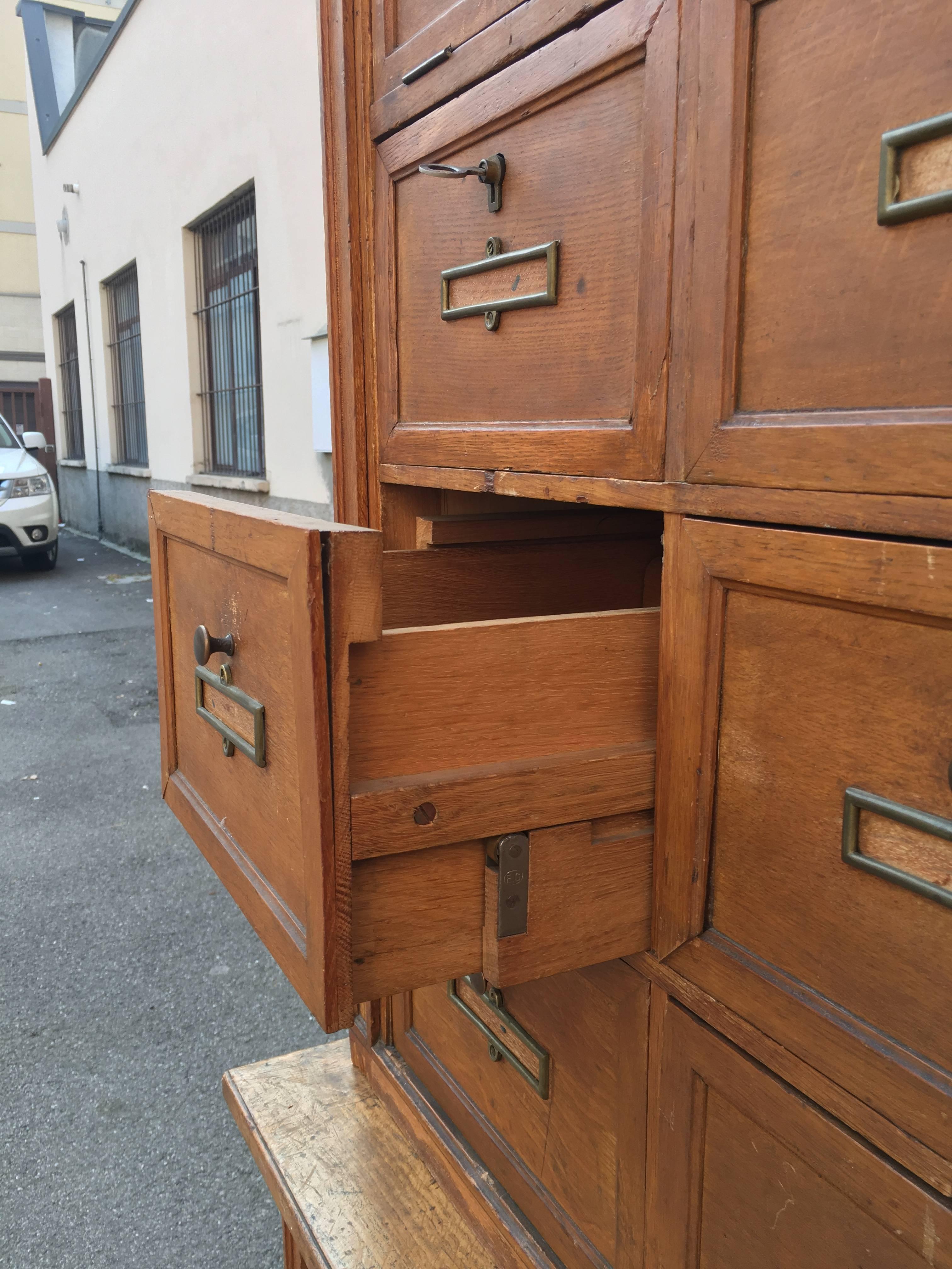 Office Furniture In Fair Condition For Sale In Milan, IT