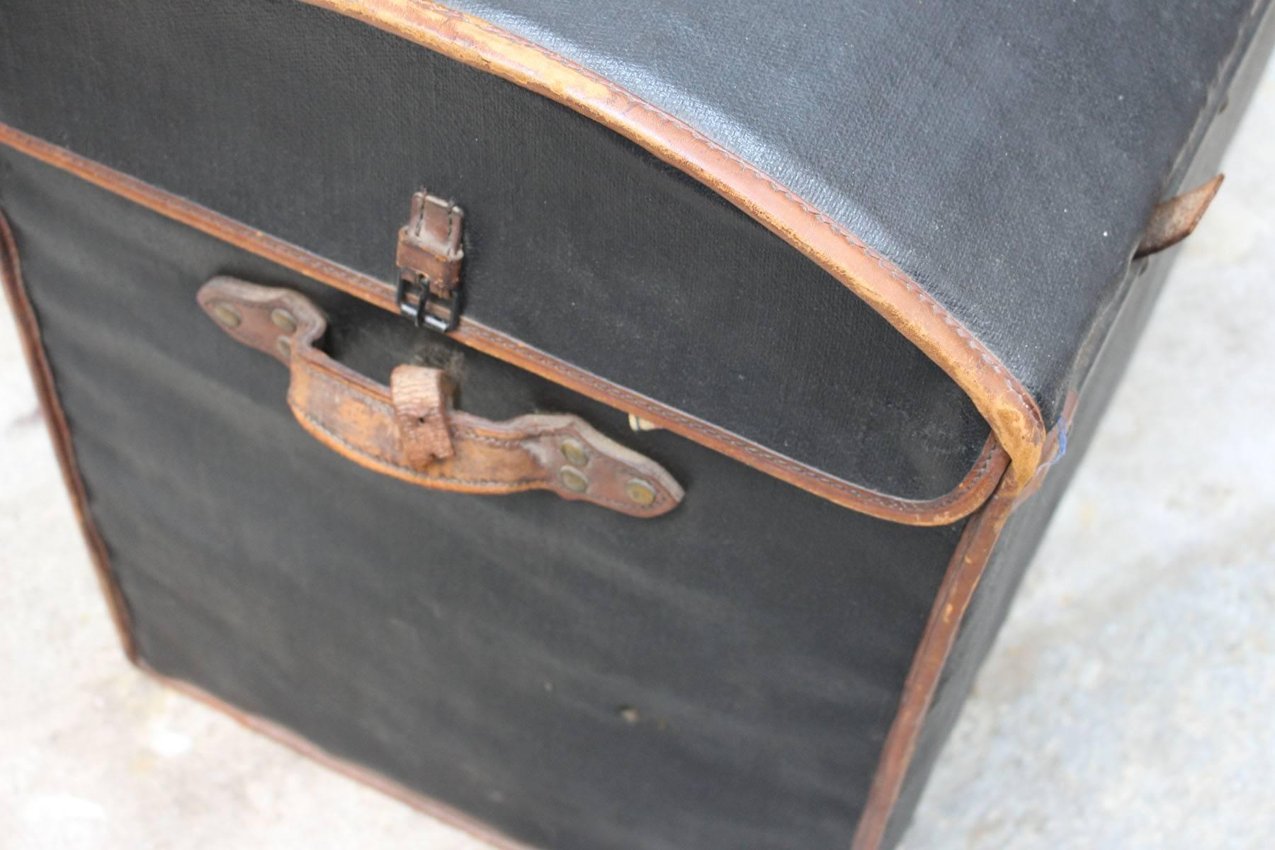 Leather Trunk Moynat In Fair Condition For Sale In Milan, IT