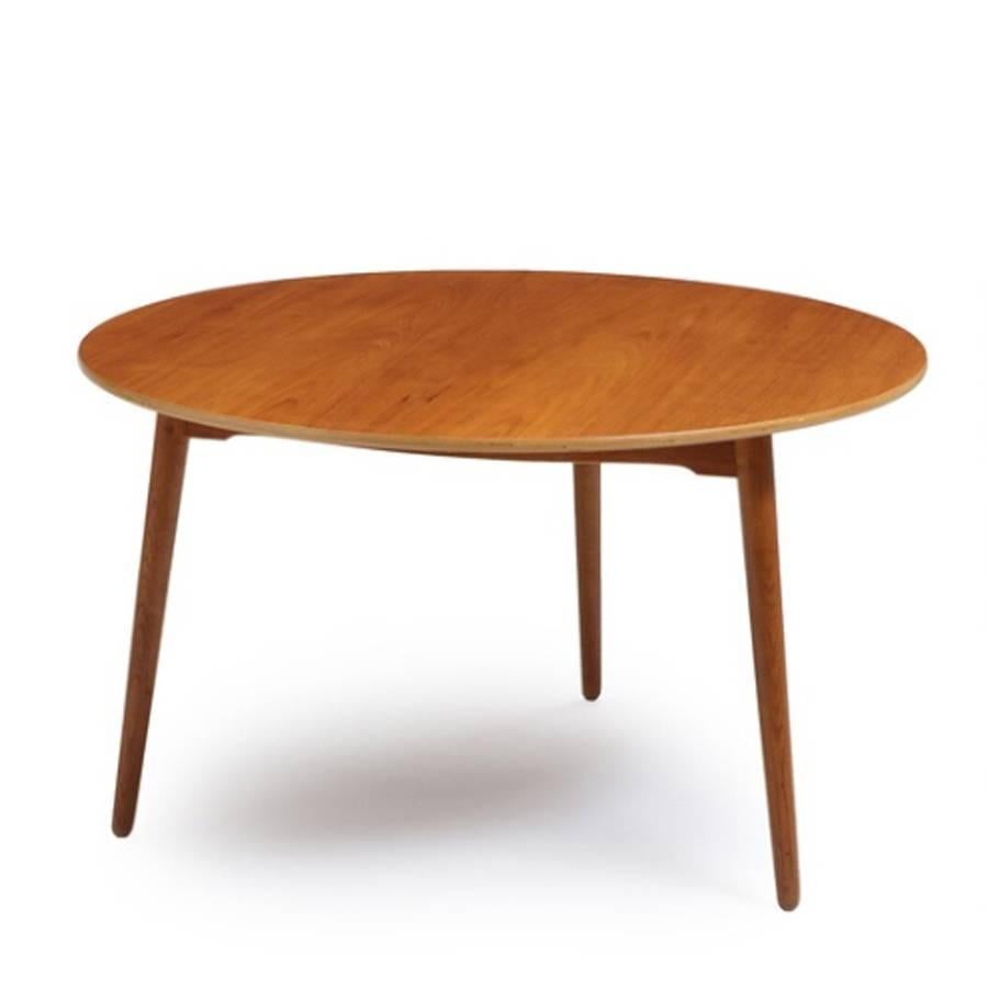 Mid-Century Modern Hans Wegner 1950s round table and six heart chairs set in beech and teak  For Sale