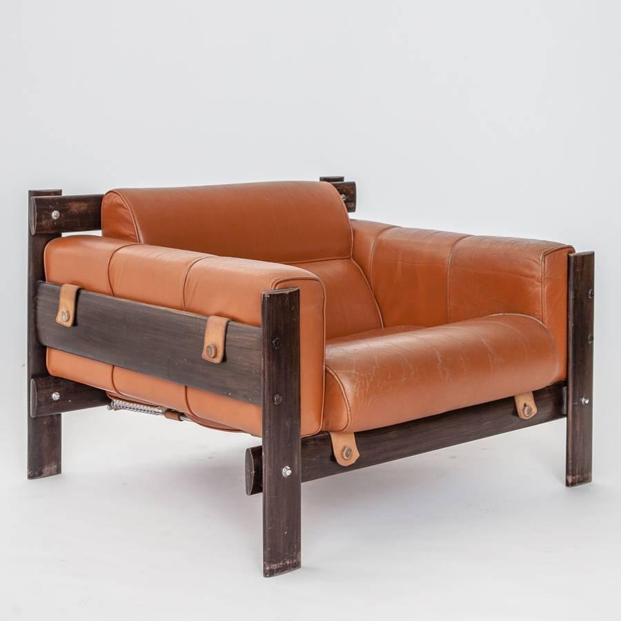 A Percival Lafer 1970s classic pair of leather an Jacaranda lounge chairs produced by Lafer Industries. This model, among many others designed by Lafer was in Brazil through the chain of 