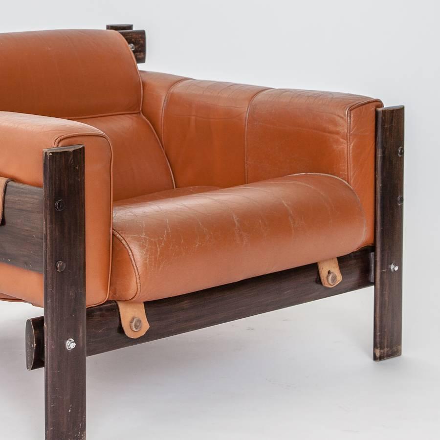 Percival Lafer 1970s Pair of Lounge Chairs in Jacaranda and Leather In Excellent Condition For Sale In Milan, IT