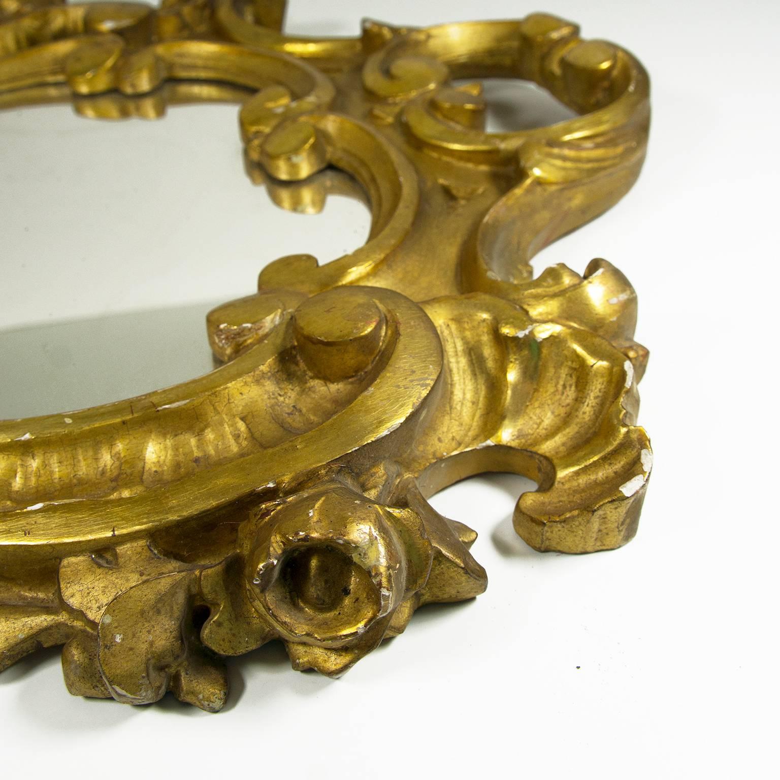 Antique Italian Louis XV Giltwood Mirror Sconce In Good Condition For Sale In Firenze, IT