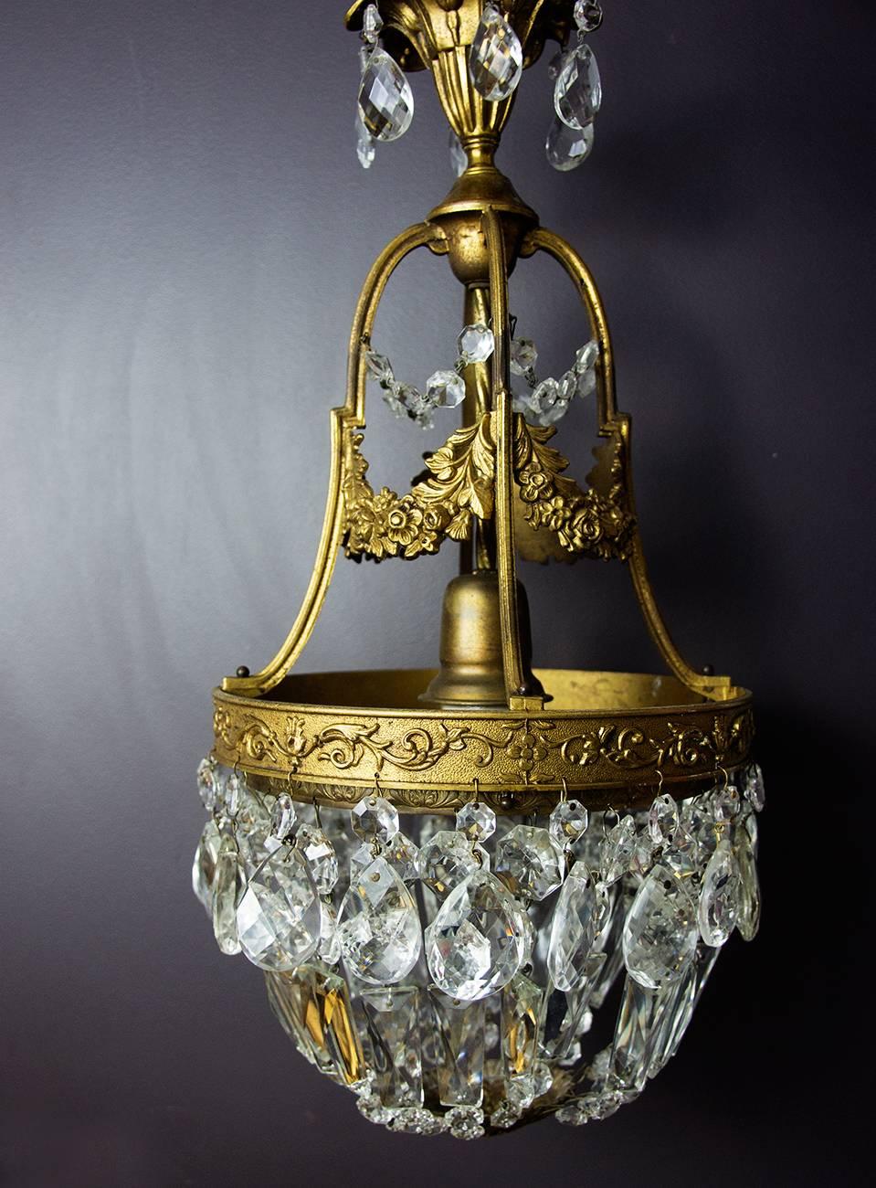 Beautiful vintage Empire style Italian brass and crystal chandelier
PLEASE NOTE, crystal drops are round, not long like on the first picture, I apologize for the confusion
Very good vintage condition (please see all photos)
One light bulb socket