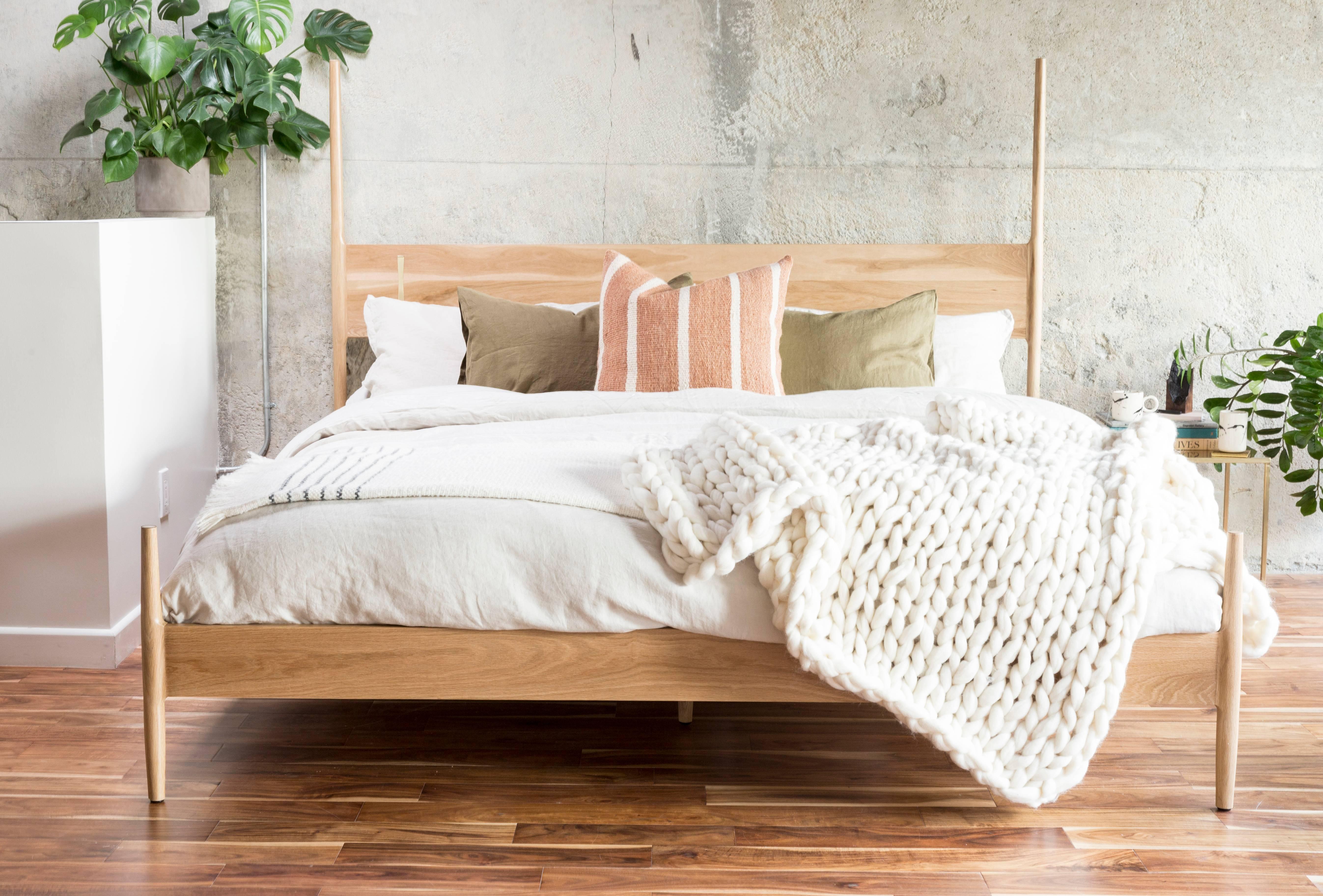 Handgefertigtes dänisches Mid-Century-Modern-Bett (Holzarbeit) im Angebot