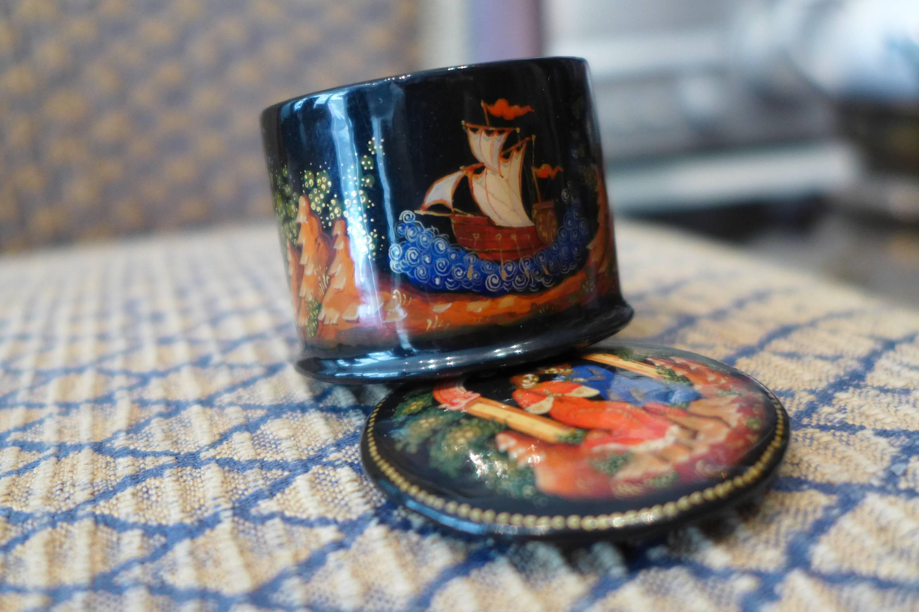 Mid-20th Century Palekh Hand-Painted Russian Jewelry Lacquered Round Box