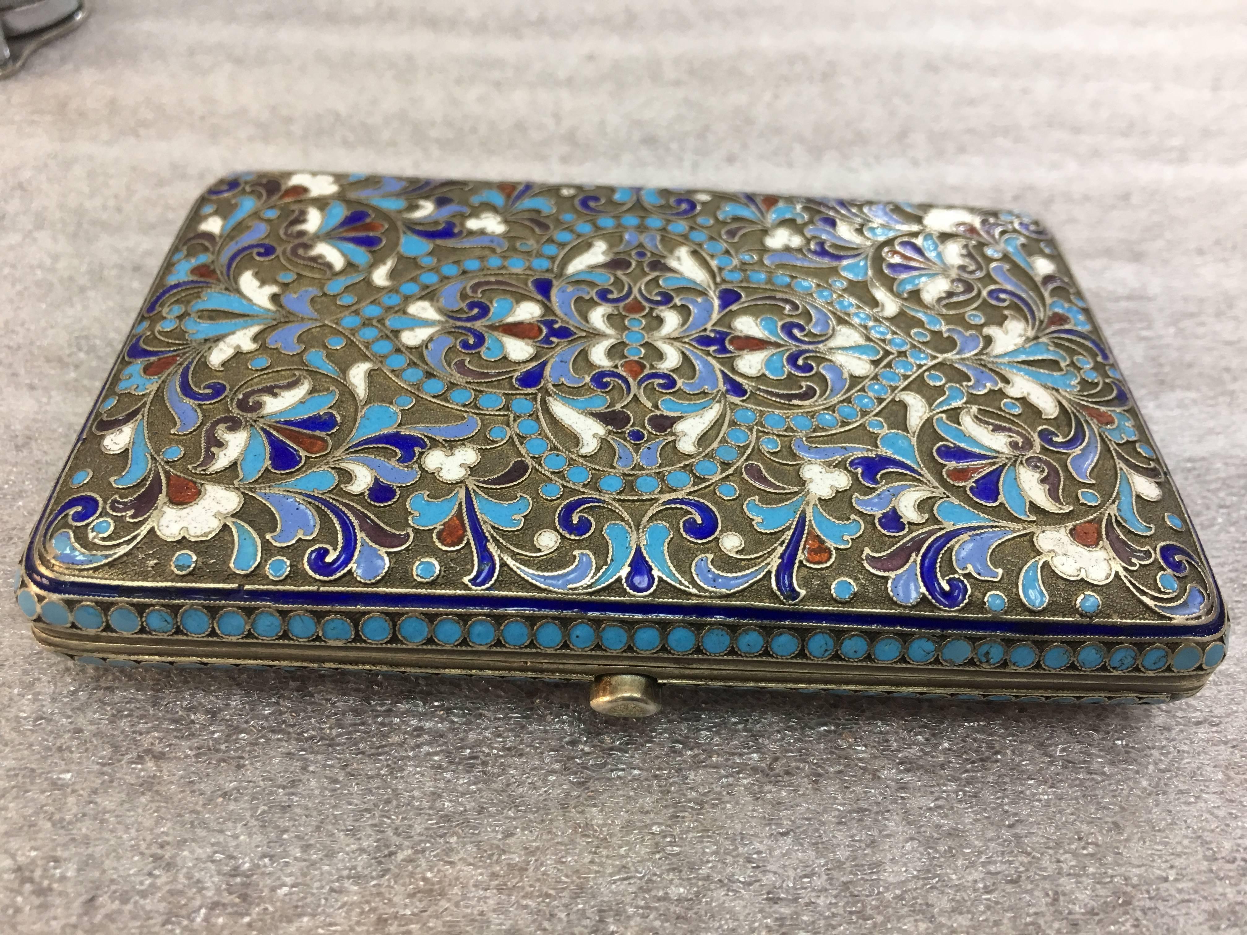 A very fine antique Russian silver and shaded cloisonné enamel cigarette case, made in Moscow between 1908 and 1917,
Enameled in Medieval Russian style with floral designs against turquoise ground.
Measures: 8 x 10.2 cm
Weight 191.2 g.
