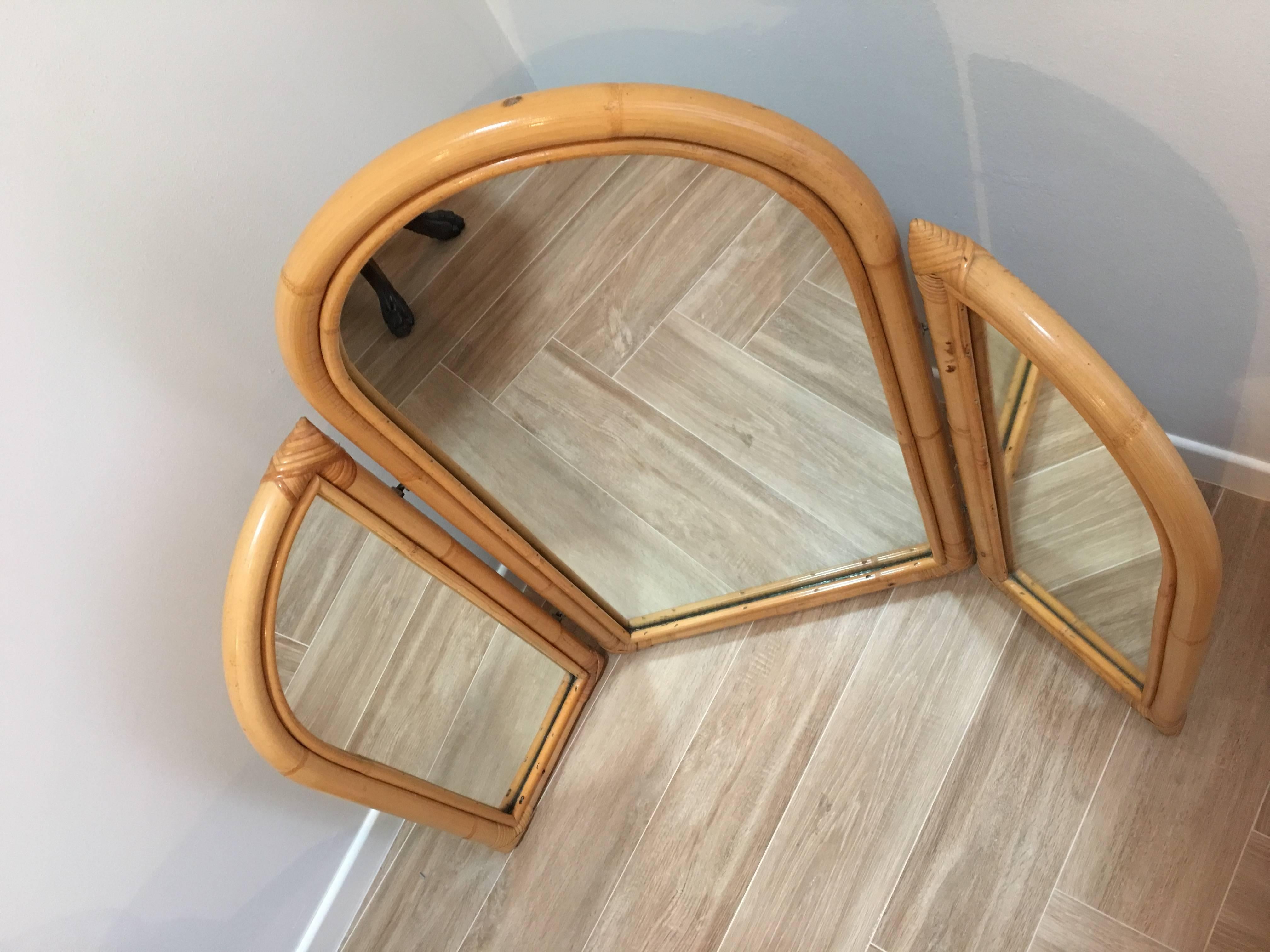 Italian beautiful bamboo three parts toilette / dressing table mirror from the 1950s.

INTERNATIONAL SHIPPING
Our transportation of antique furniture and items is executed with utmost care and with personal flavour in order pick up or bring your