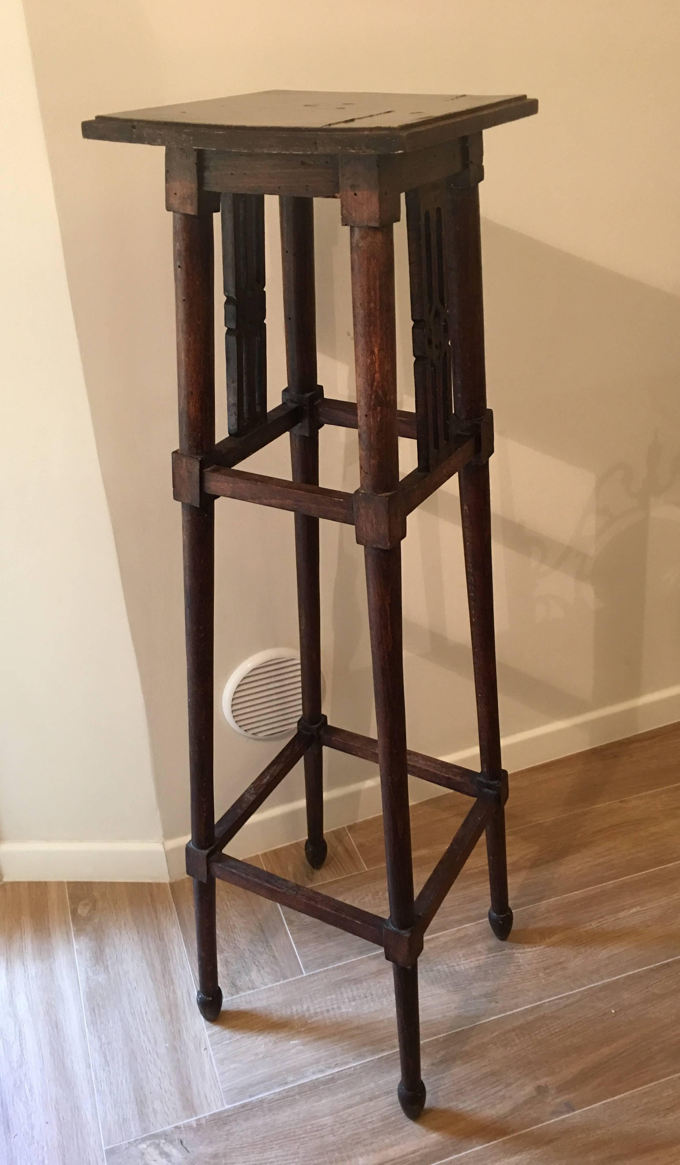 Beautiful, not resaturated, in its authentic condition! A Liberty (Art Nouveau) period walnut pedestal stand / column.

Measure: 29/28 cm is the top dimension.

INTERNATIONAL SHIPPING
Our transportation of antique furniture and items is executed