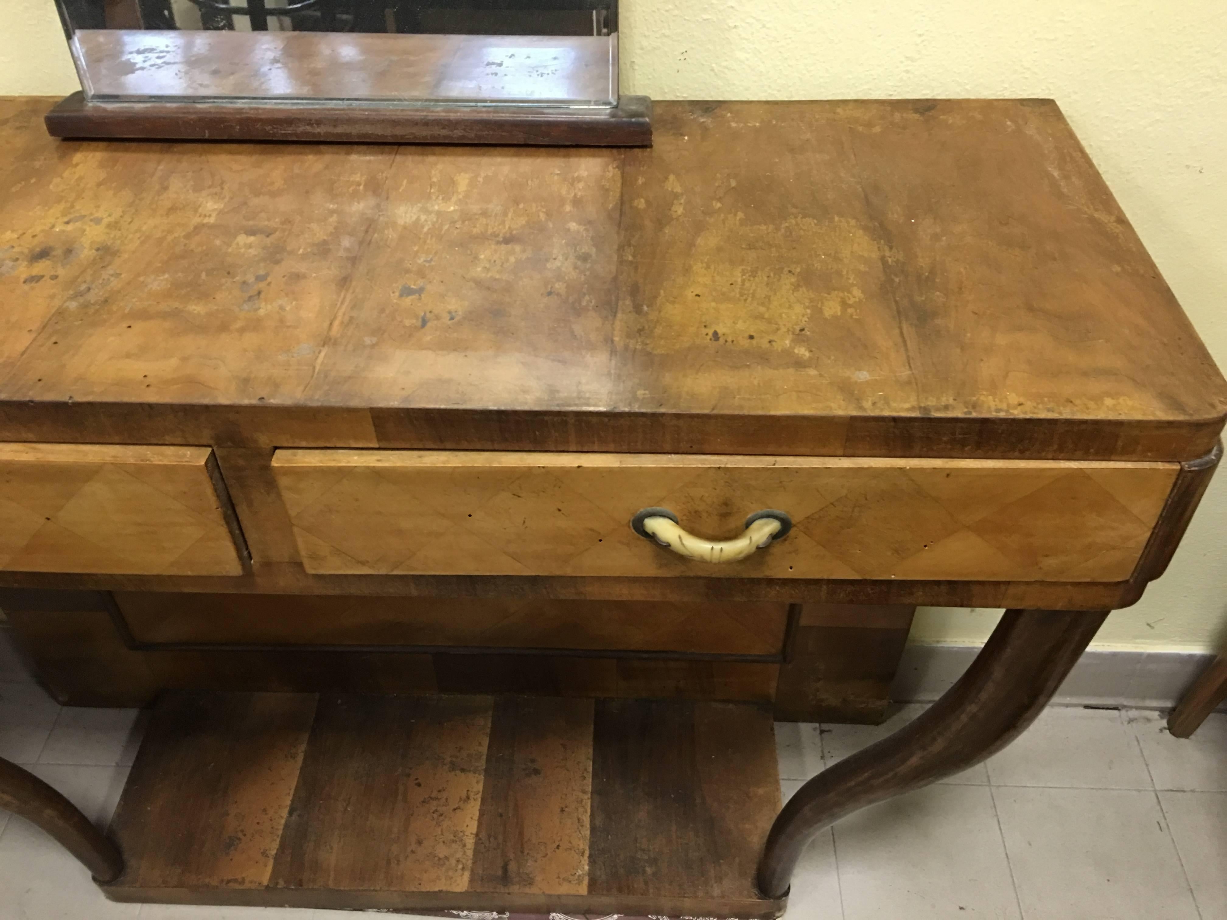 Italian briarwood console from the 1940s with two drawers and beautiful shaped handles. The mirror is removable. In good condition for the price, some marks and defects due to normal use over time.