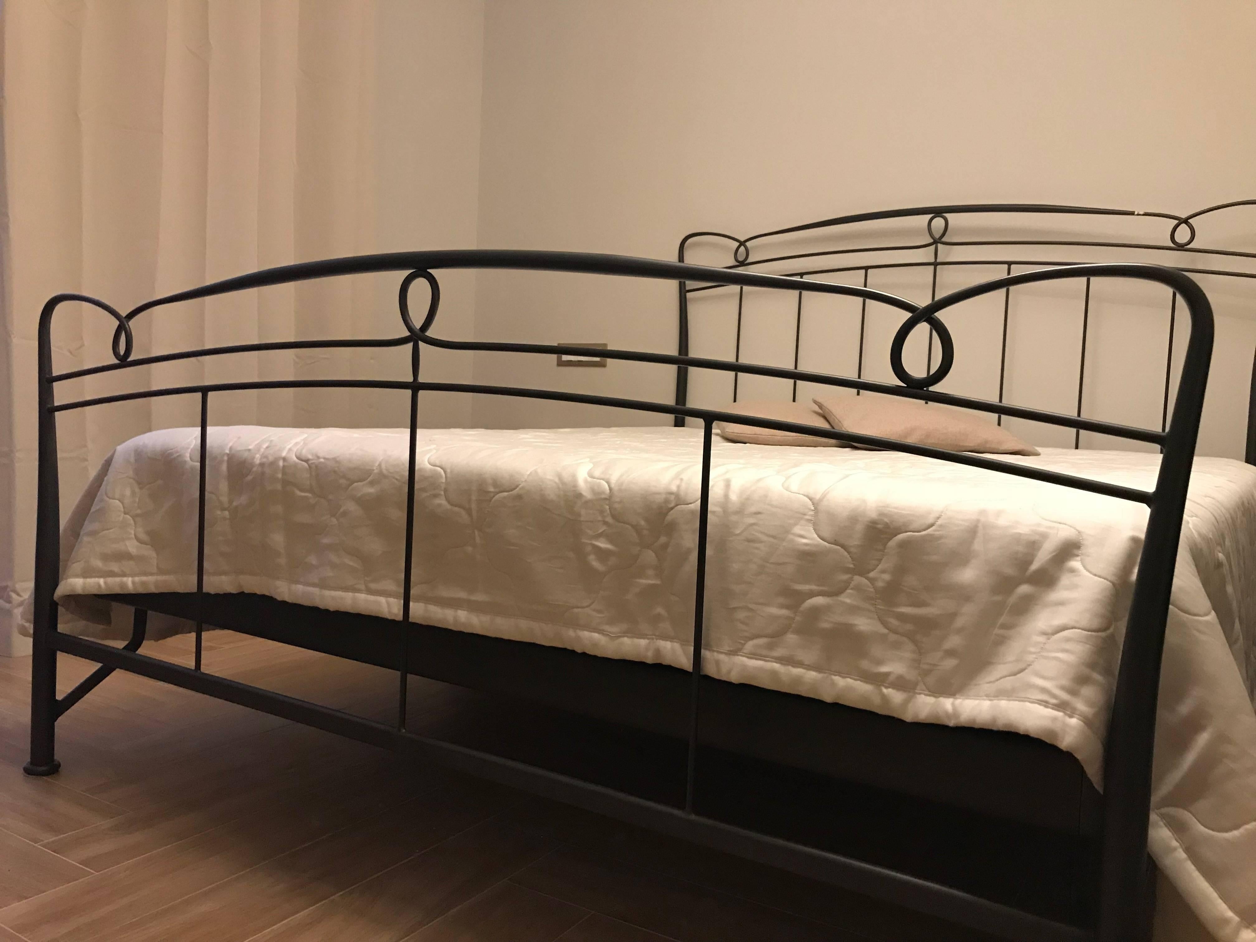 cast iron king size bed frame