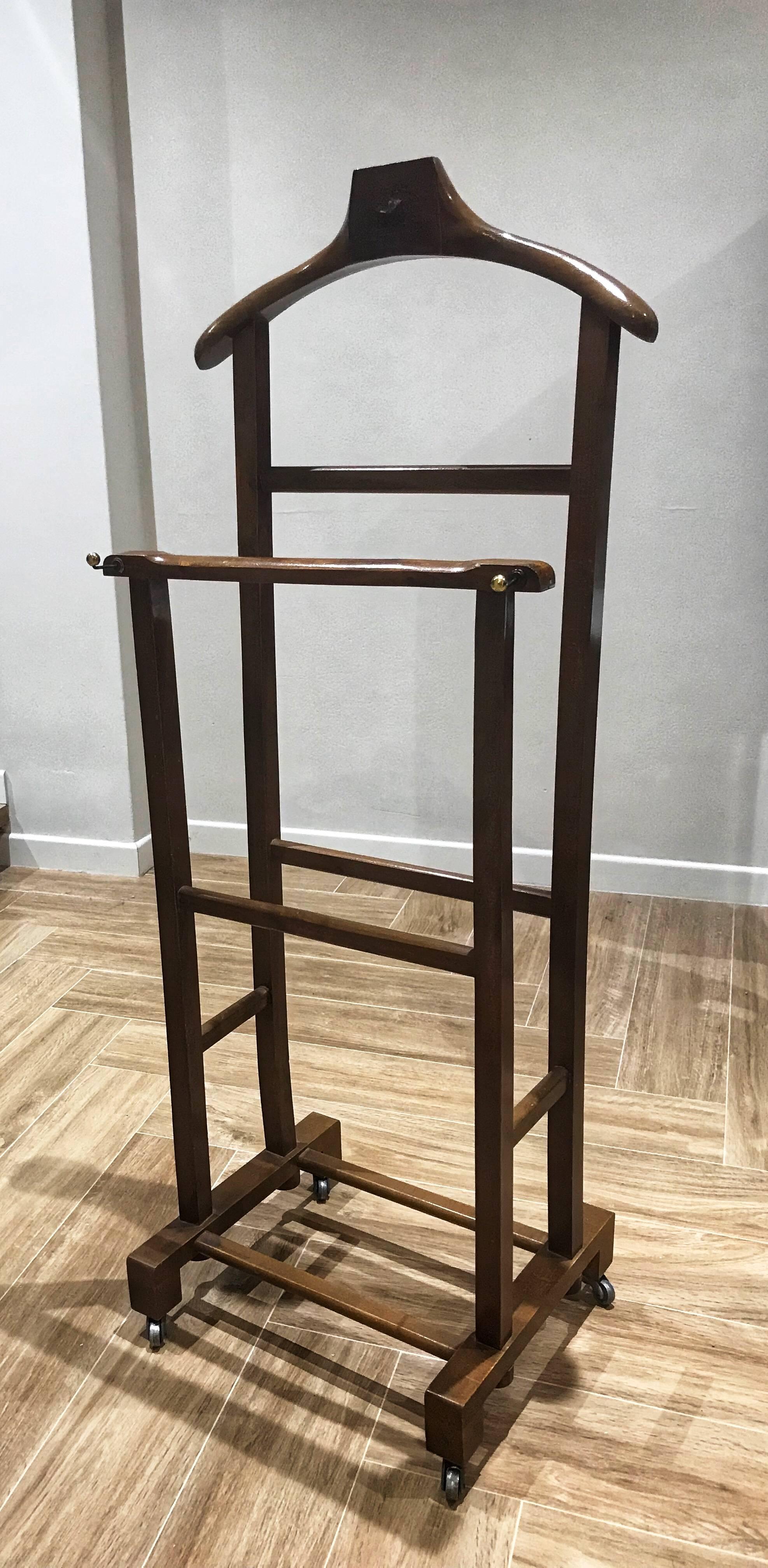 Stylish valet wood stand in very good condition, marked with the manufacturer’s label "APE".