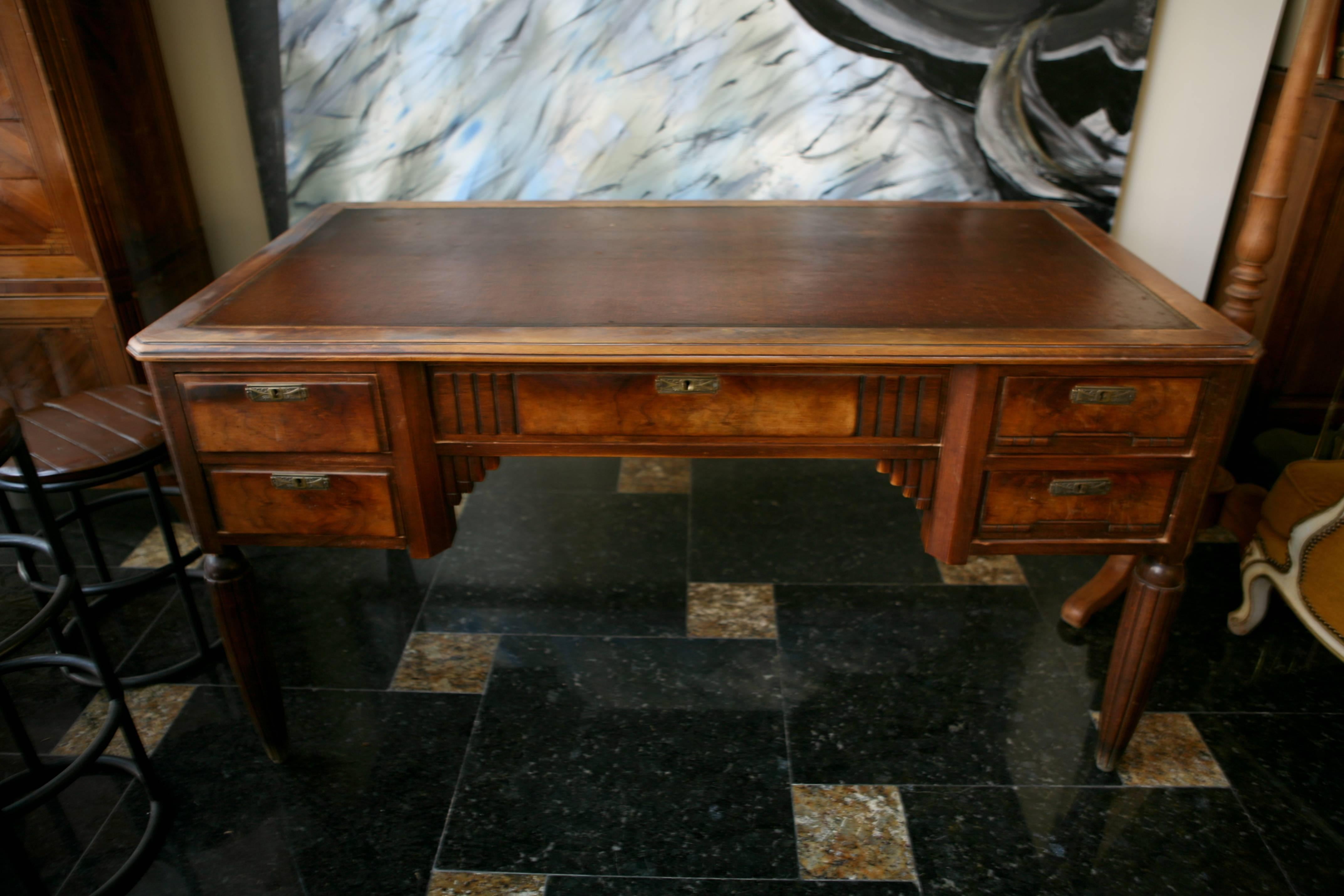 Wonderful Art Deco desk with an eye catching brown leather plate on top resting on beautifully carved legs.
France, circa 1920