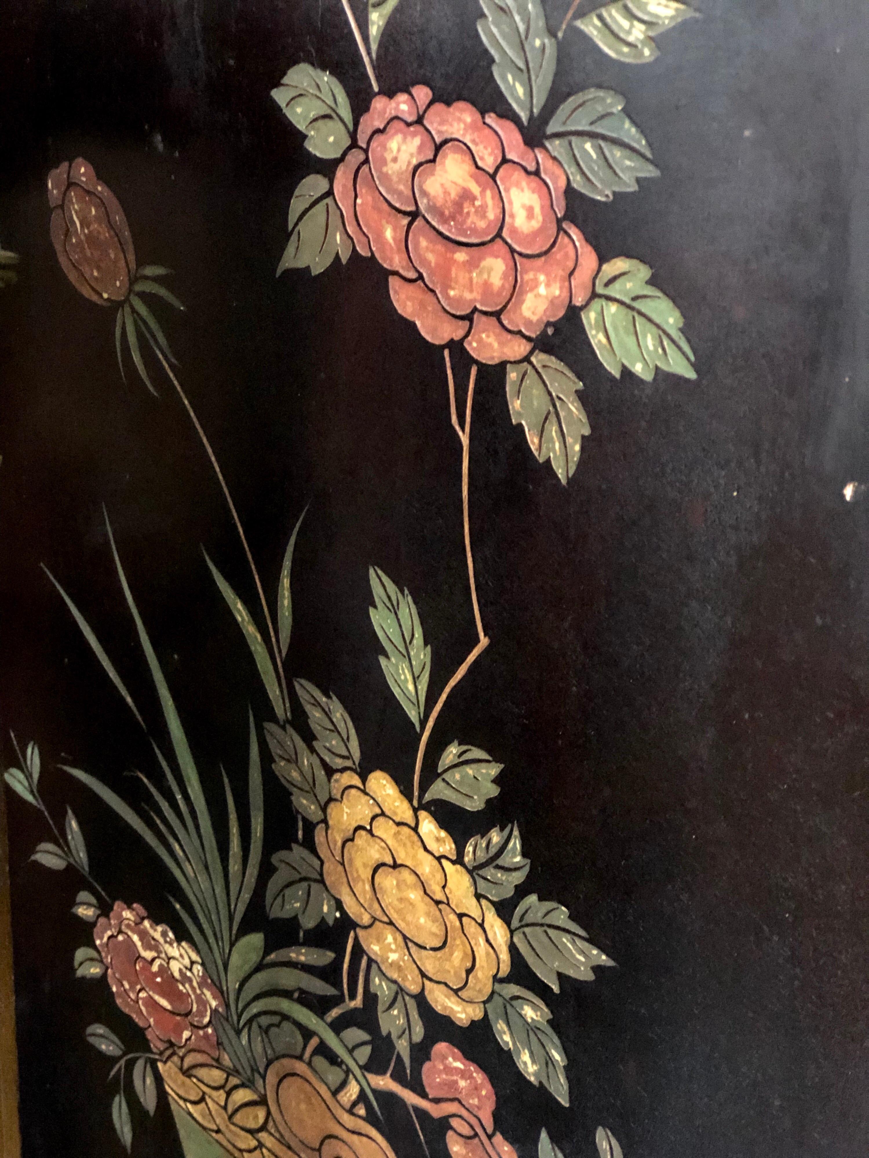 XIXe siècle Secrétaire du 19ème siècle peint à la main avec tiroirs cachés et décorations florales en vente