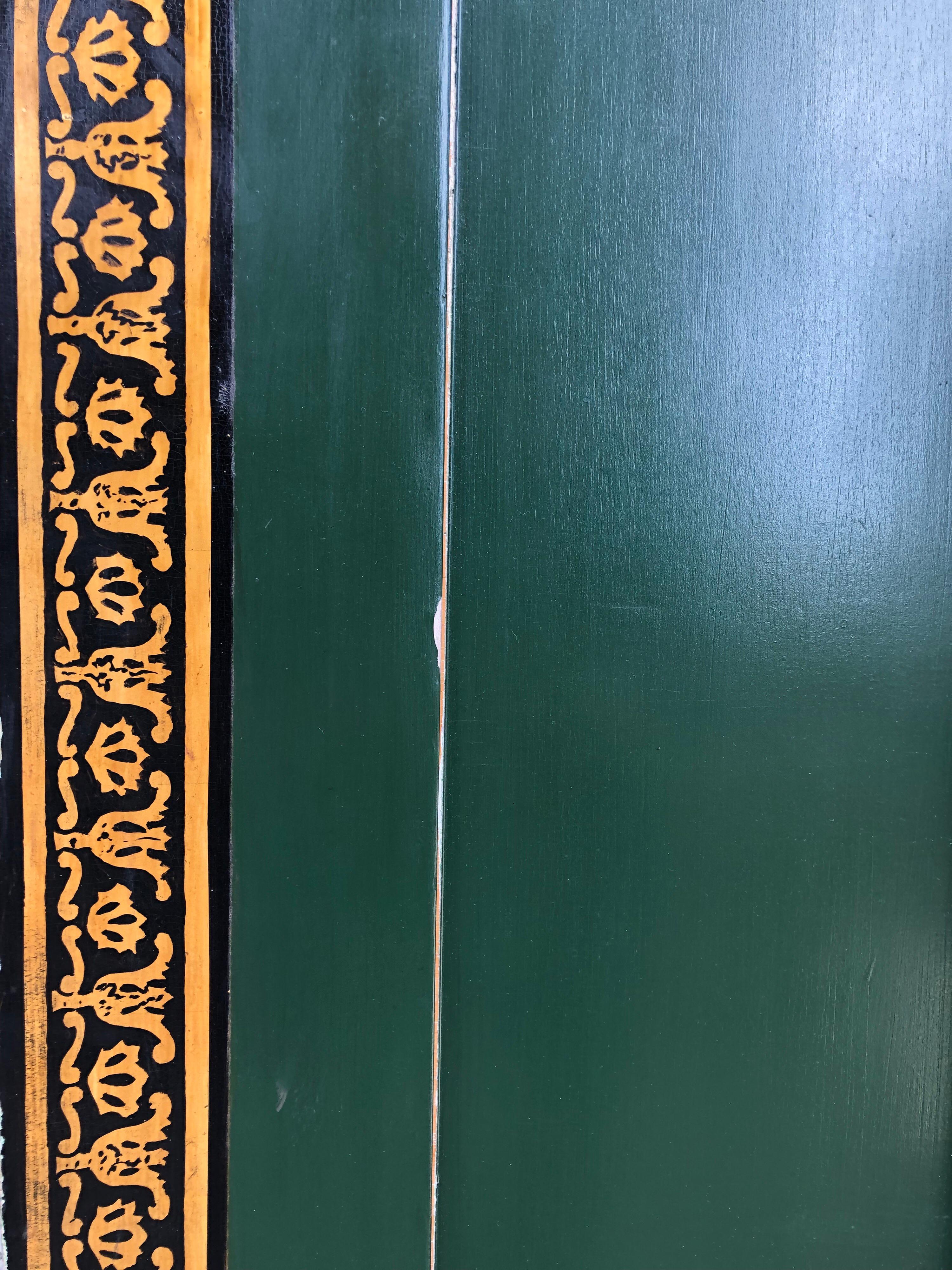 English 19th Century Hand Painted Dark Green Bed Frame in Renaissance Style For Sale