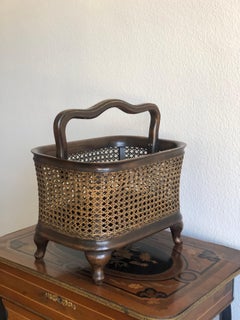 Chippendale-Korb aus dunklem Holz mit Schilfrohr für sechs Flaschen