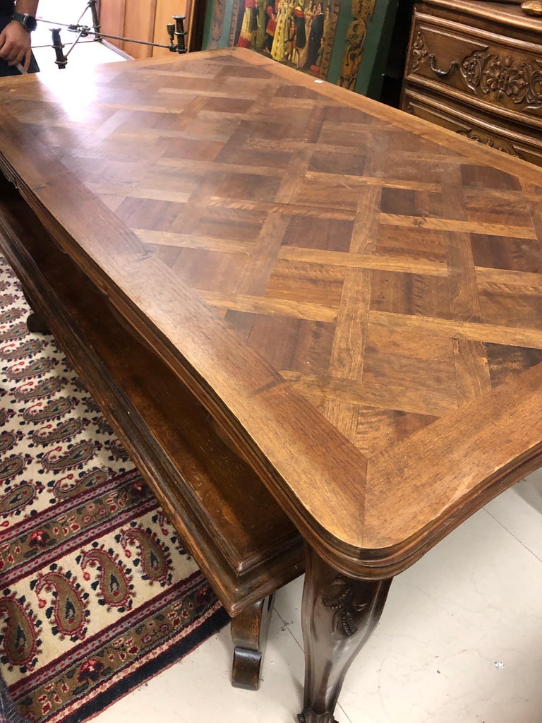 Walnut 19th Century French Provincial Dining Table in the Style of Louis XV For Sale