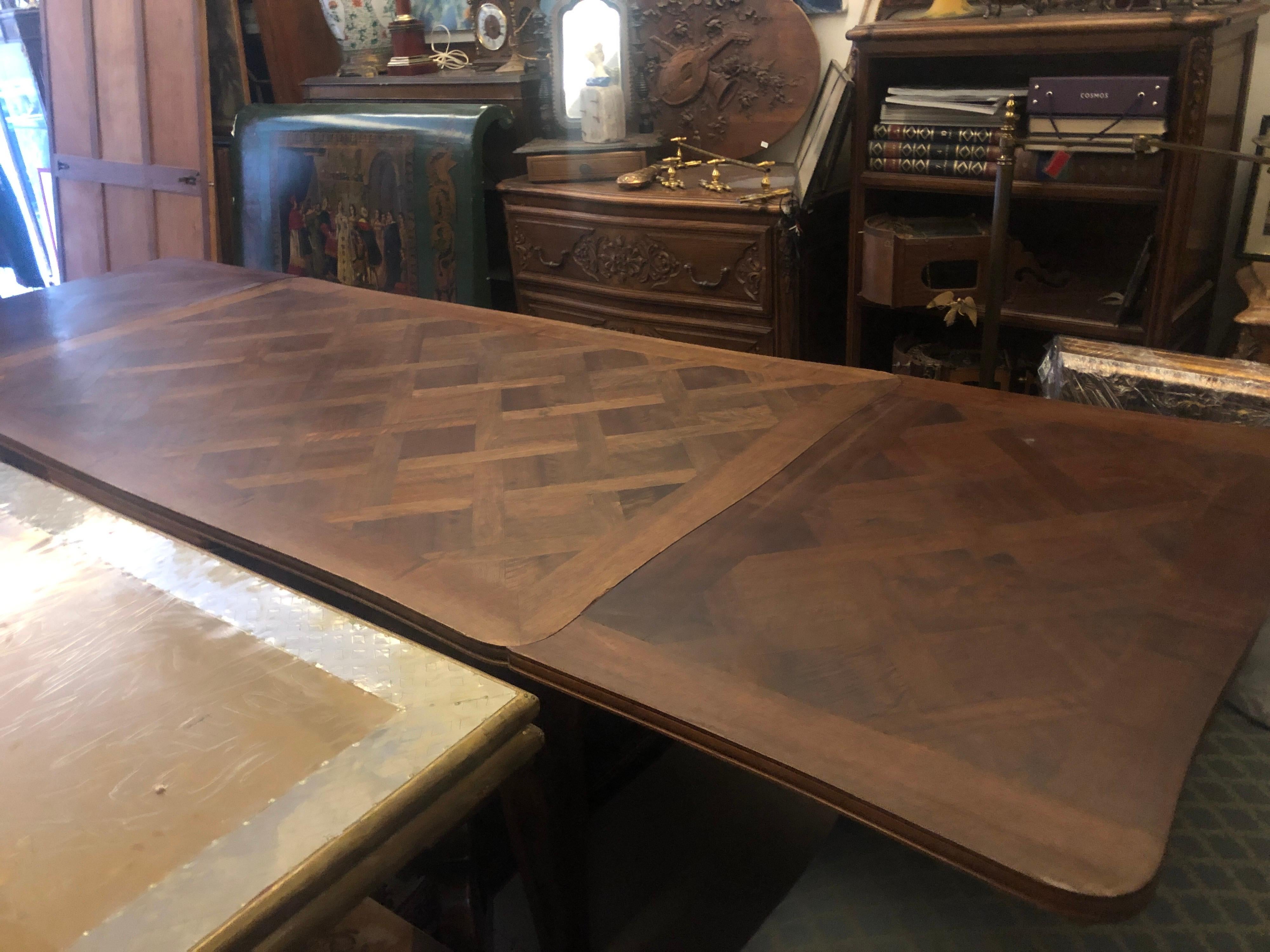 Walnut 19th Century French Provincial Dining Table in the Style of Louis XV