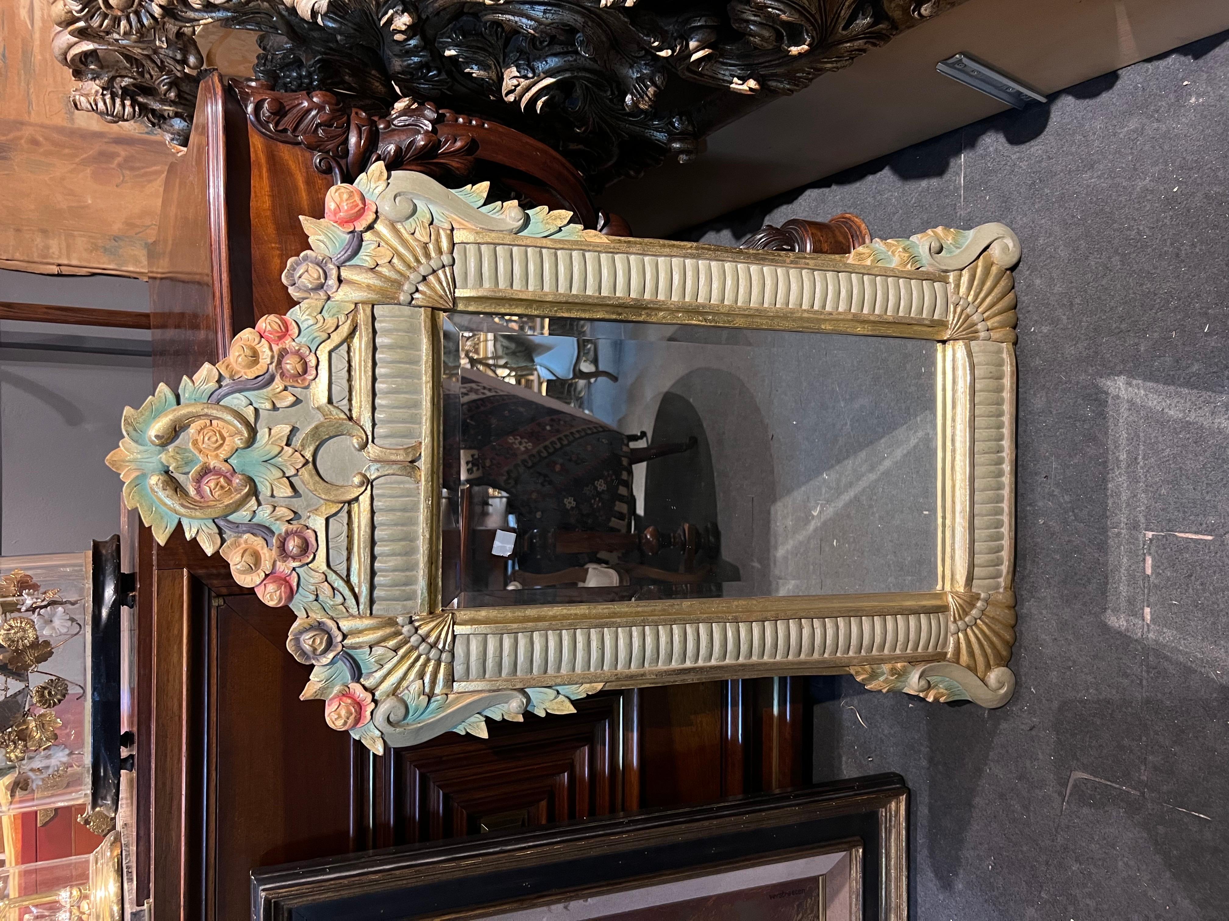20ième siècle Miroir Art déco français du 20ème siècle sculpté à la main dans un cadre coloré en vente