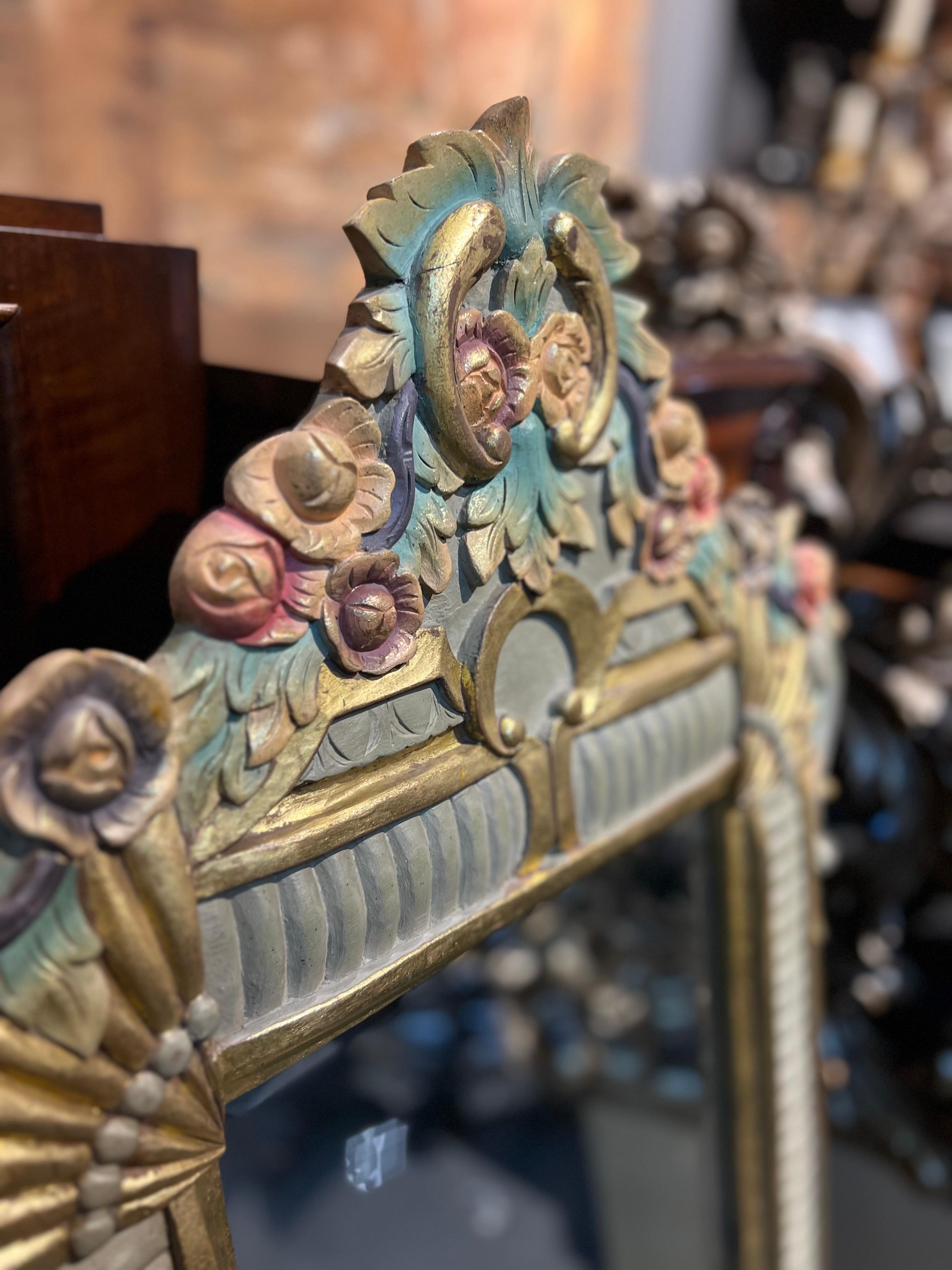 Bois Miroir Art déco français du 20ème siècle sculpté à la main dans un cadre coloré en vente