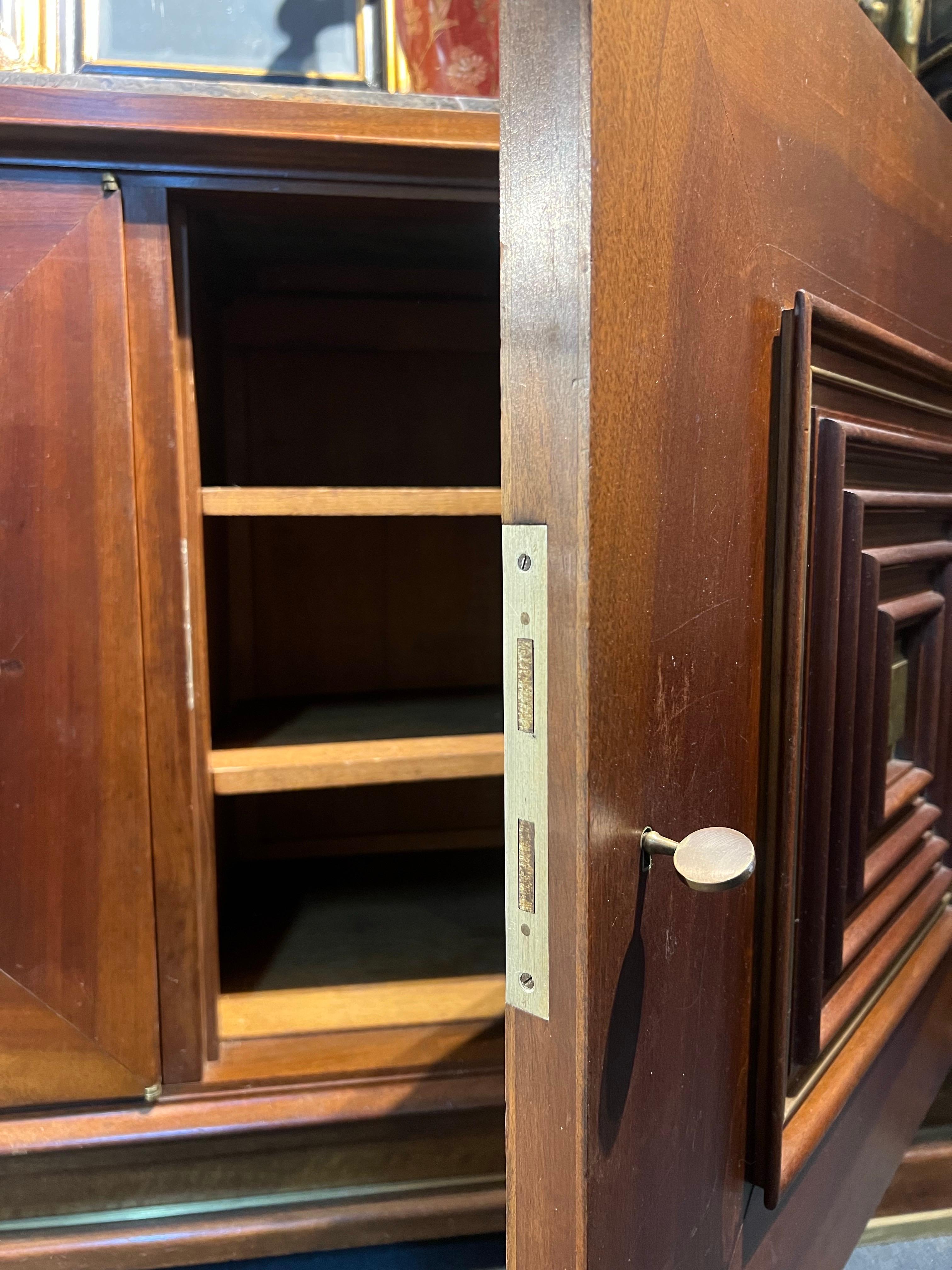 Grande credenza francese d'epoca in mogano attribuita a Maxime Old 1910-1991 in vendita 4