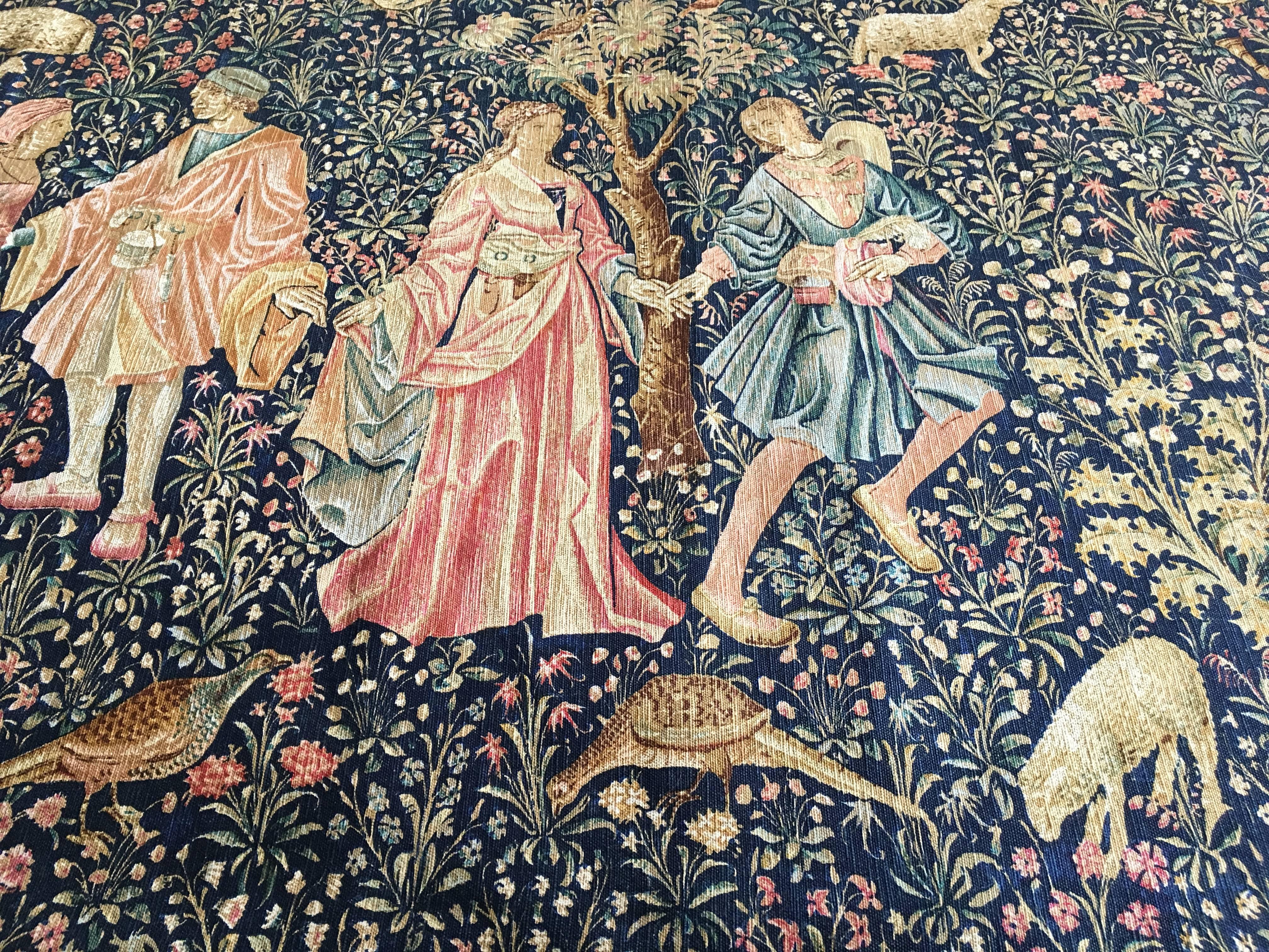 Grande tapisserie de l'atelier Artis flora du début du 20e siècle basée sur une tapisserie du 15e siècle appelée 