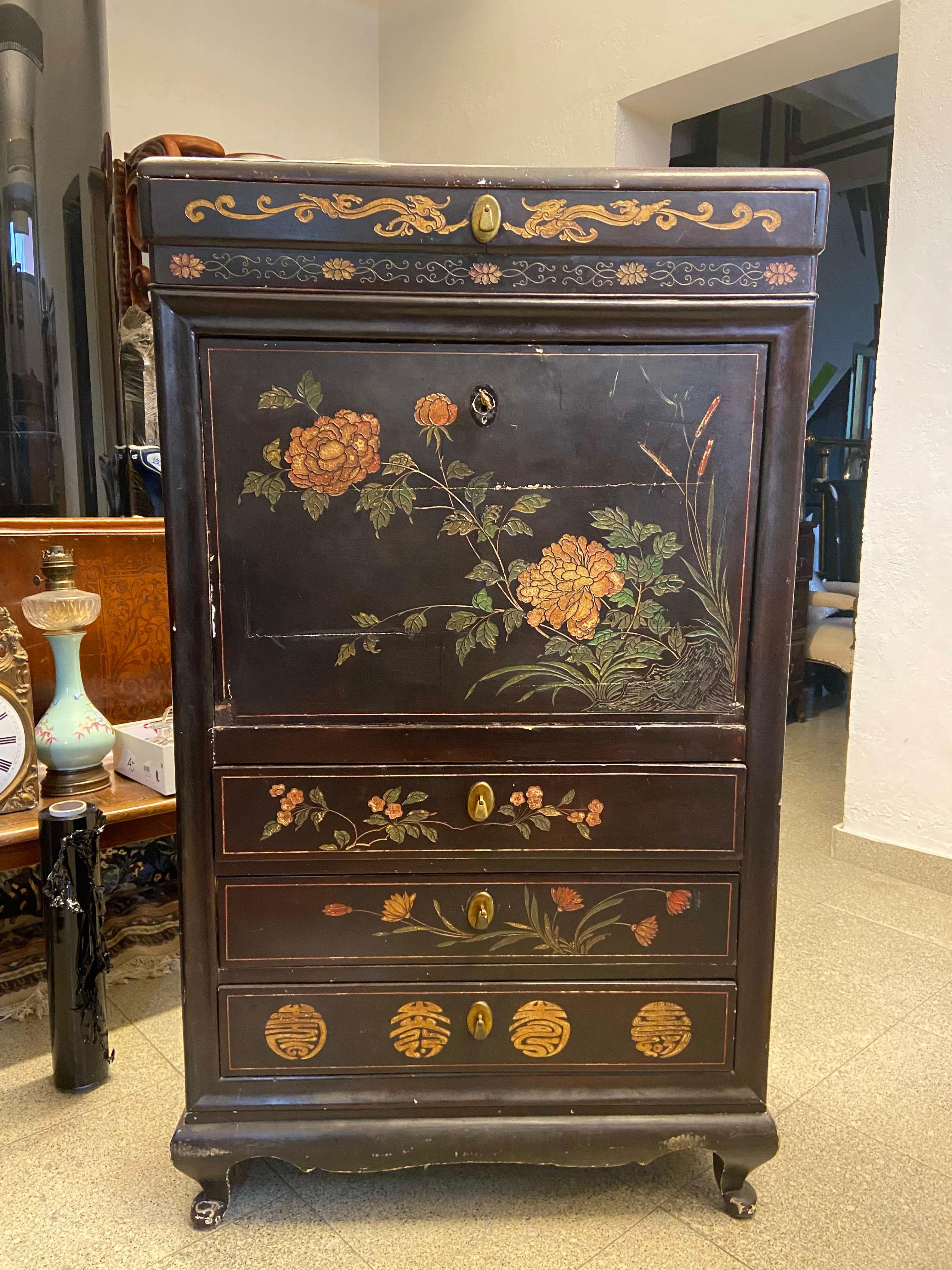 Segretaria dipinta a mano del XIX secolo con cassetti nascosti e decorazioni floreali in vendita 4