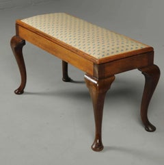 Banc ou tabouret rembourré en noyer, de style Queen Anne anglais, du début du XXe siècle
