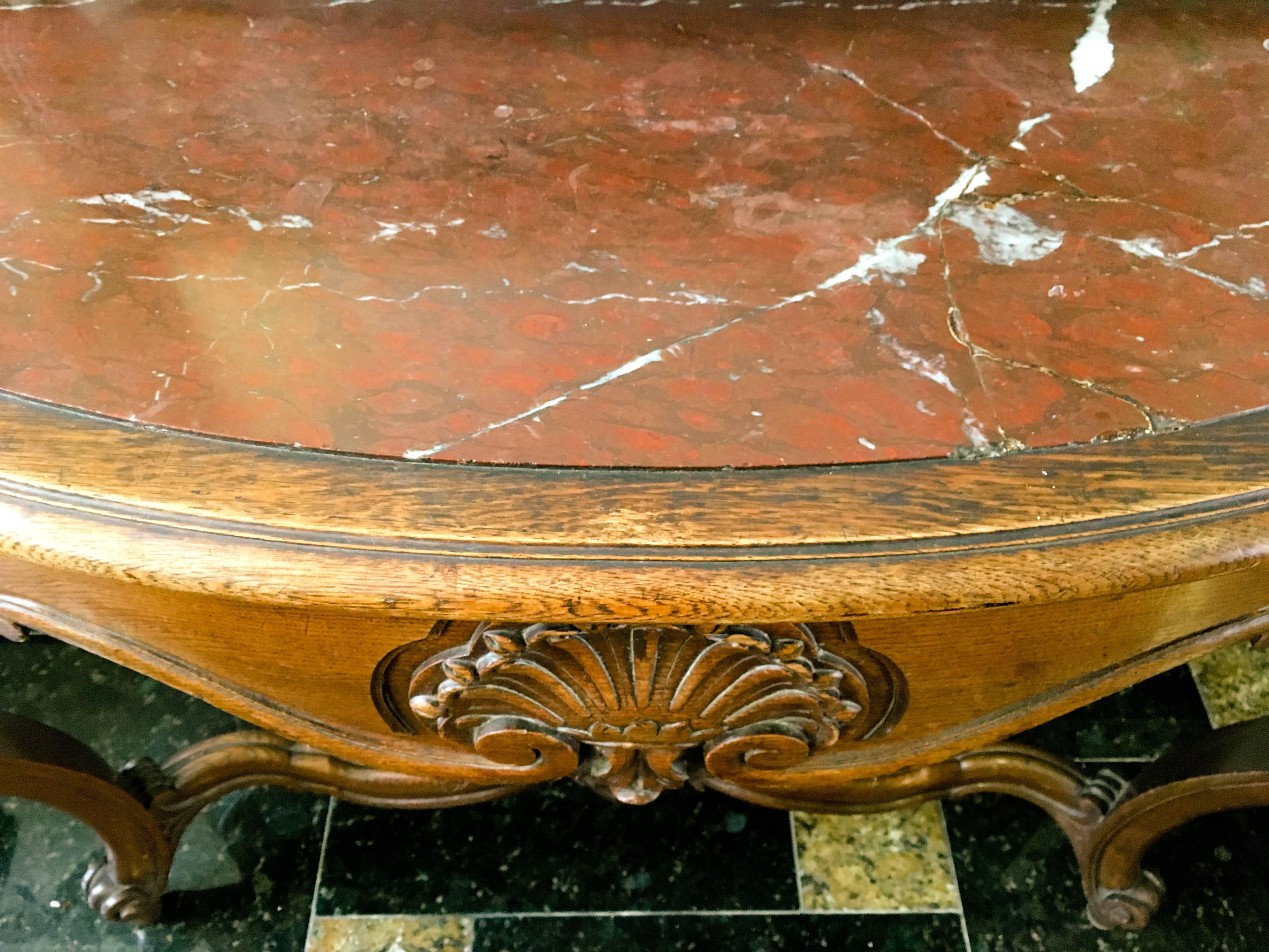 Console francese del XIX secolo in stile Regence in noce intagliato a mano in vendita 1